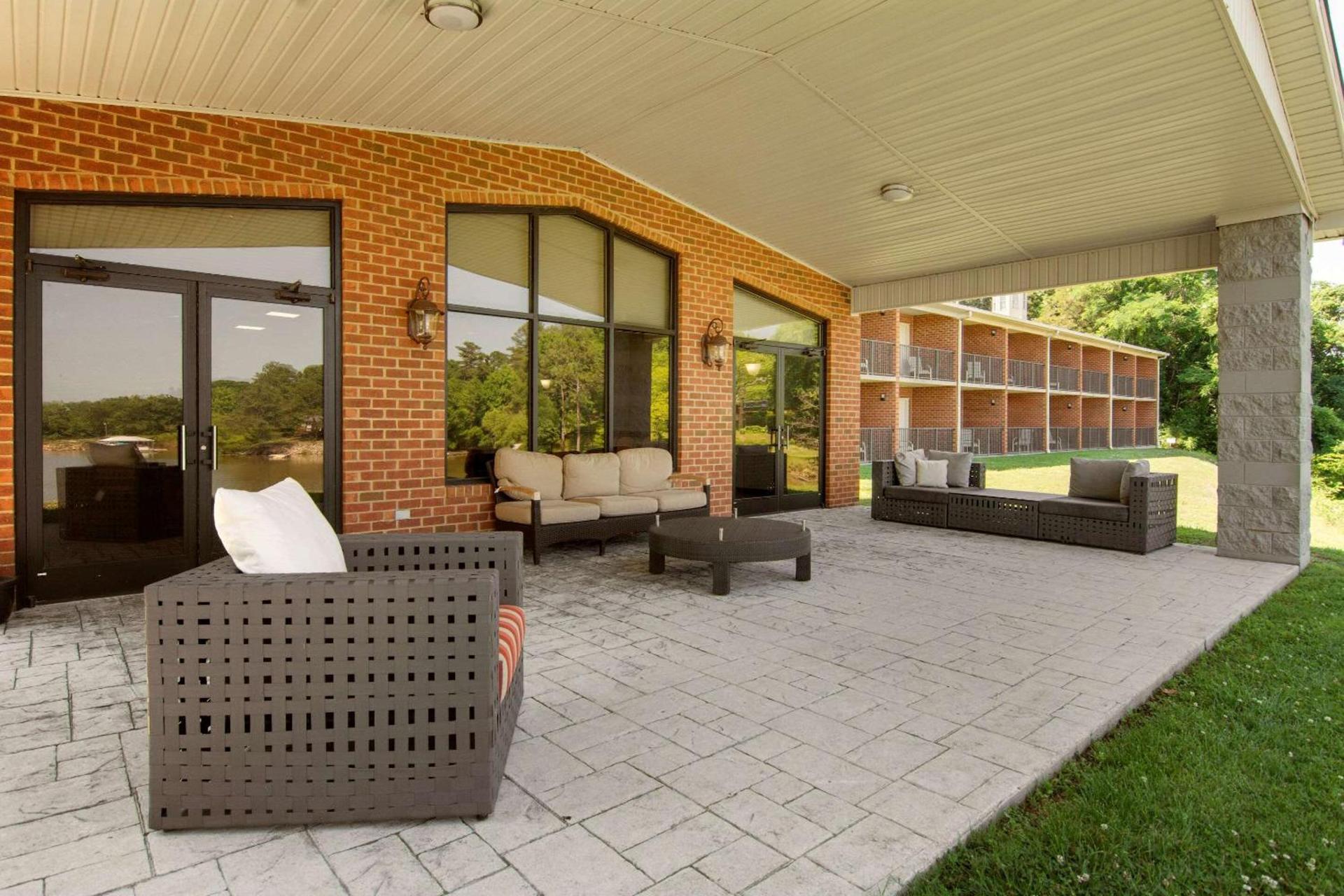 Clarion Pointe on the lake Clarksville-South Hill West photo 44