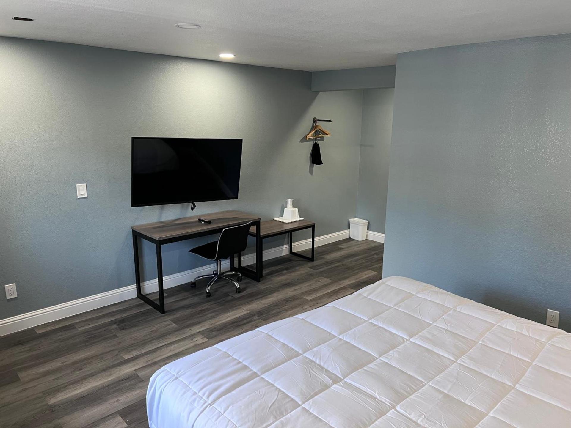 Surf City Inn & Suites photo 27