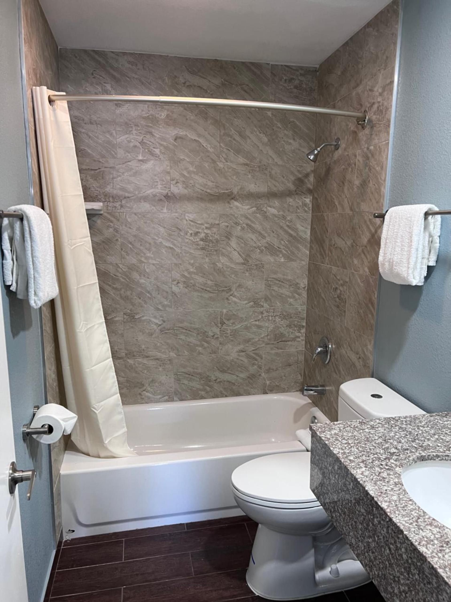 Surf City Inn & Suites photo 21