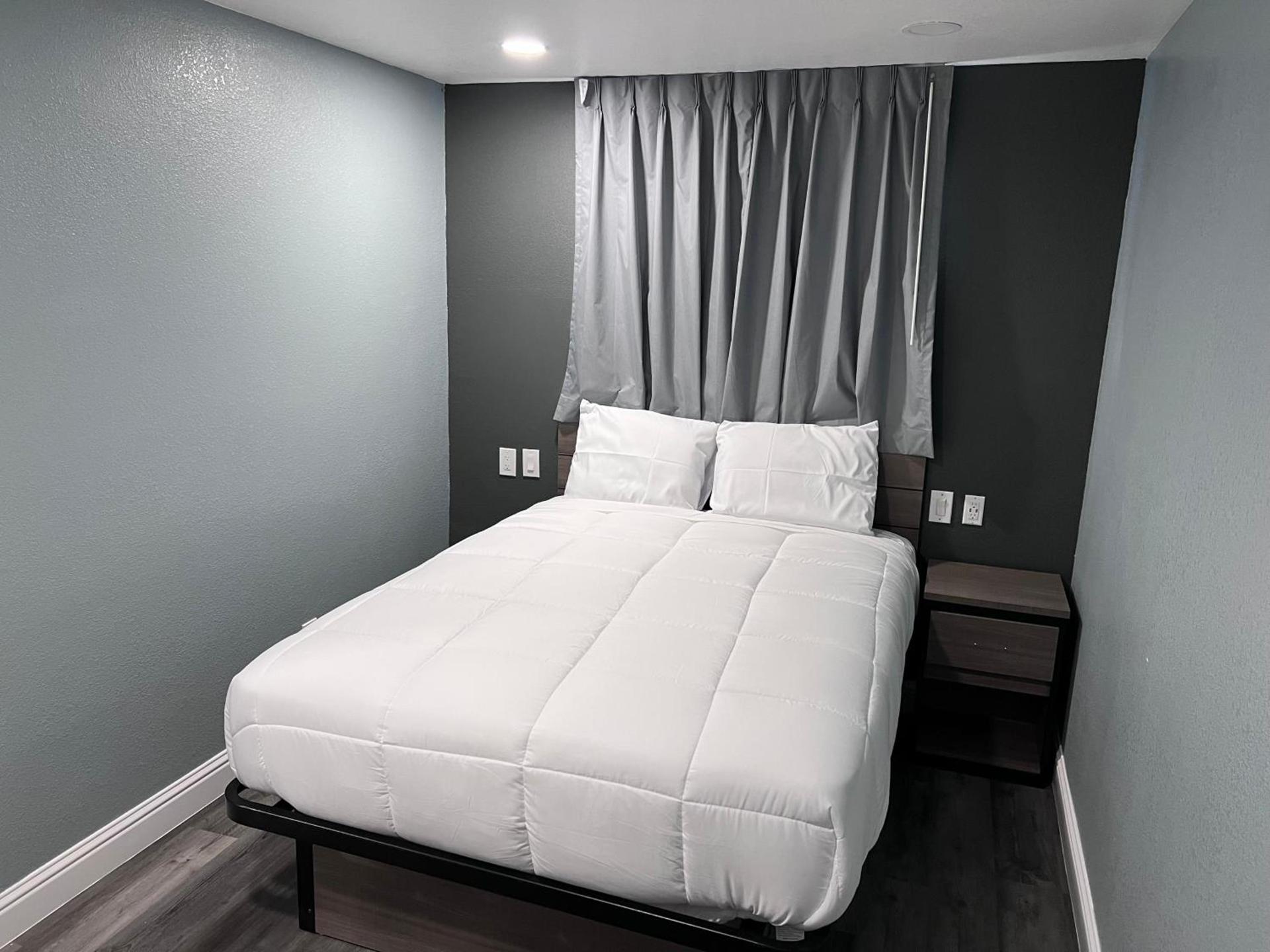 Surf City Inn & Suites photo 53