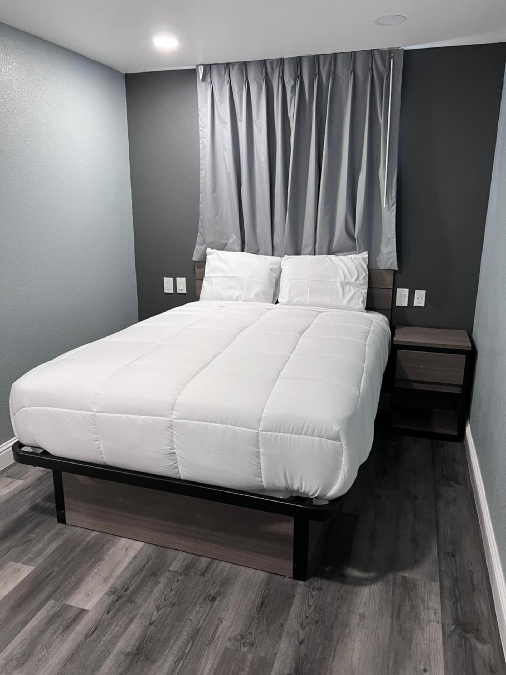 Surf City Inn & Suites photo 2