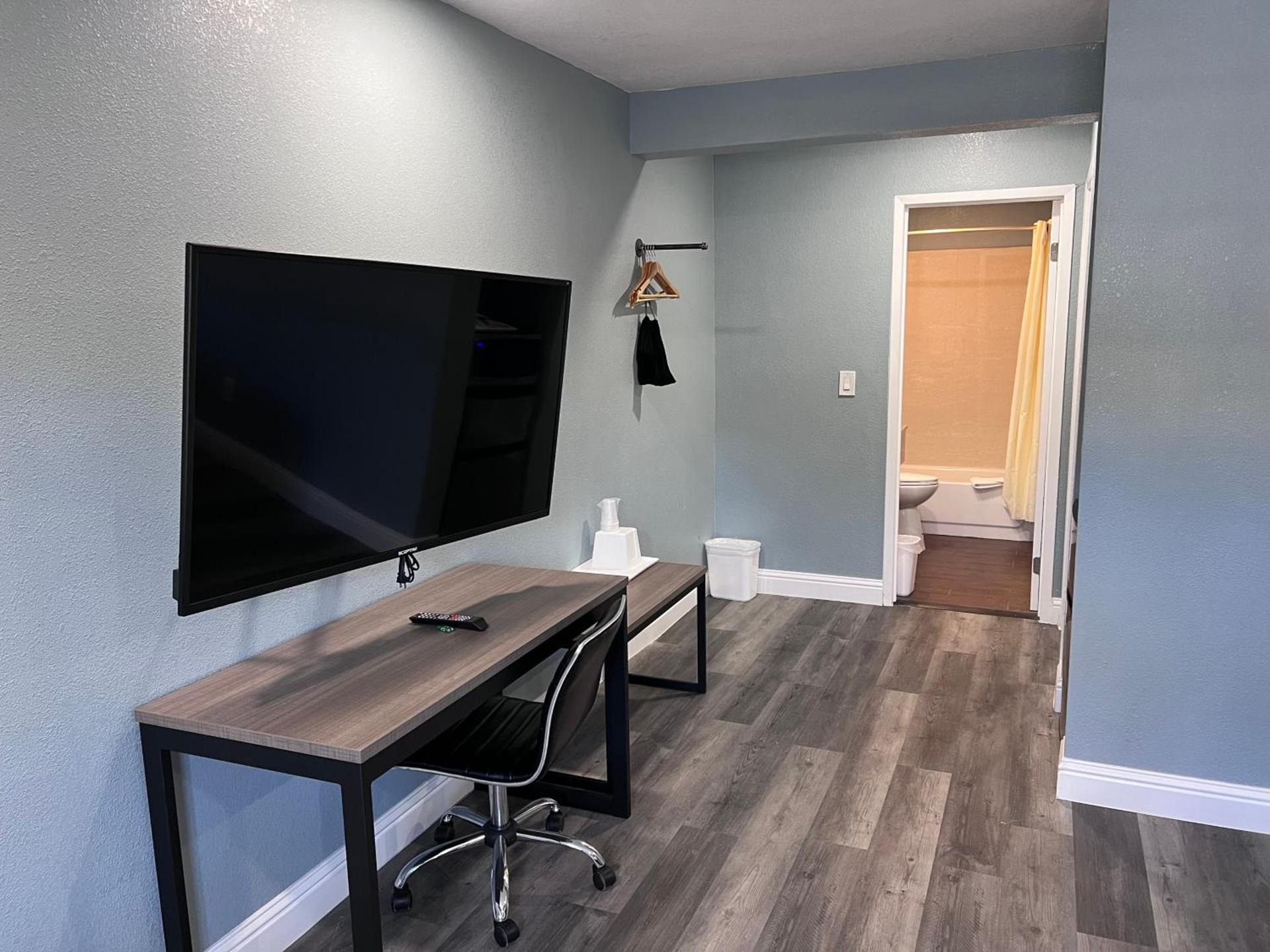 Surf City Inn & Suites photo 23
