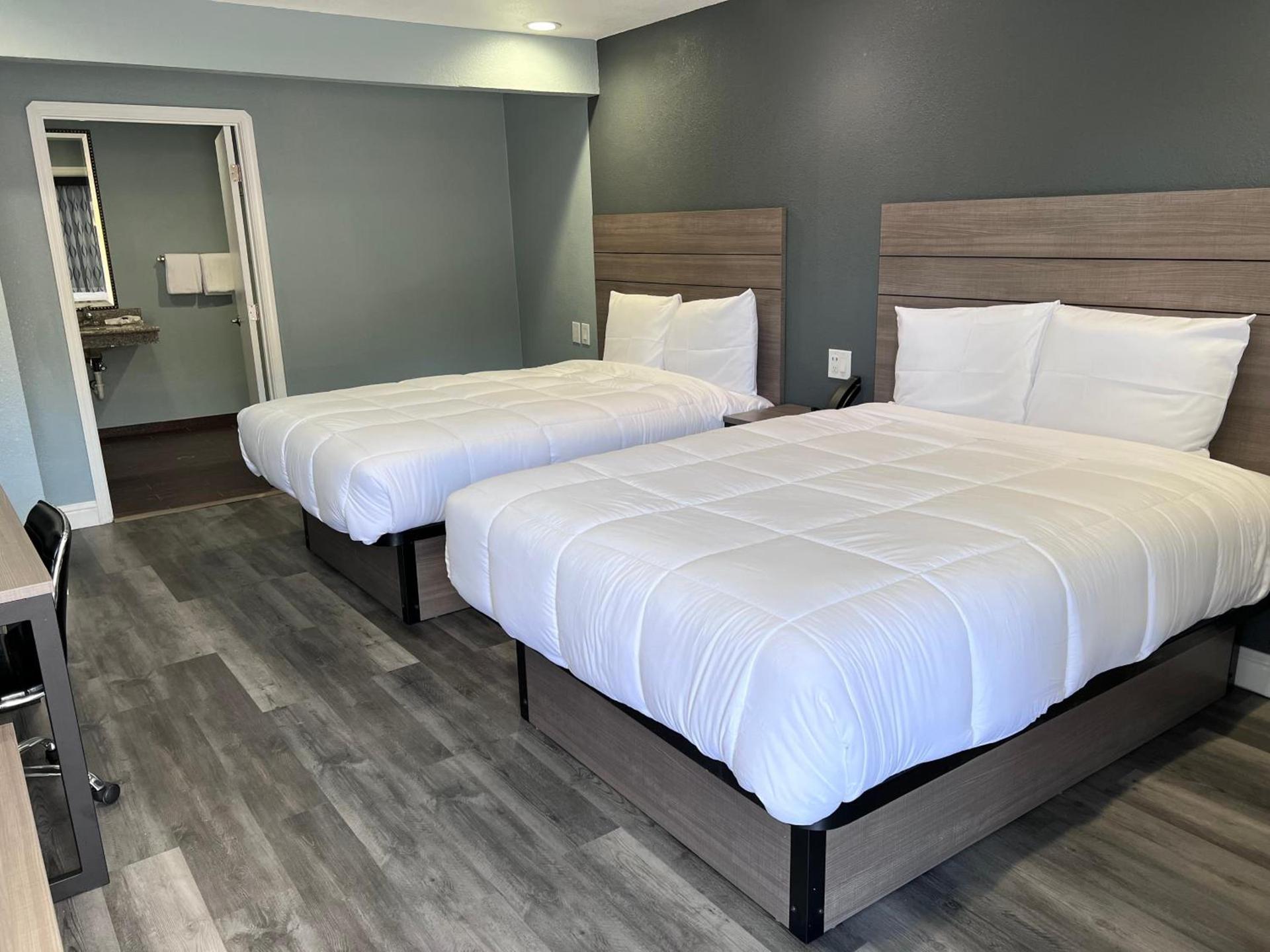 Surf City Inn & Suites photo 22