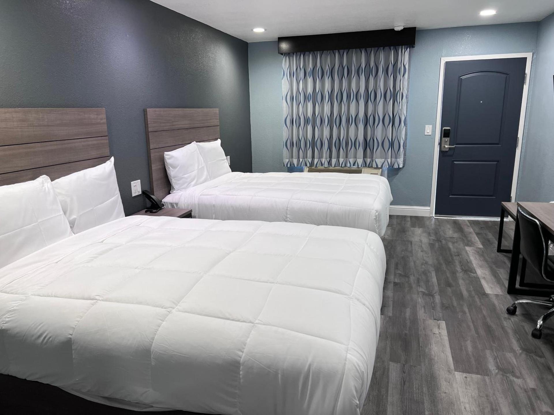 Surf City Inn & Suites photo 42