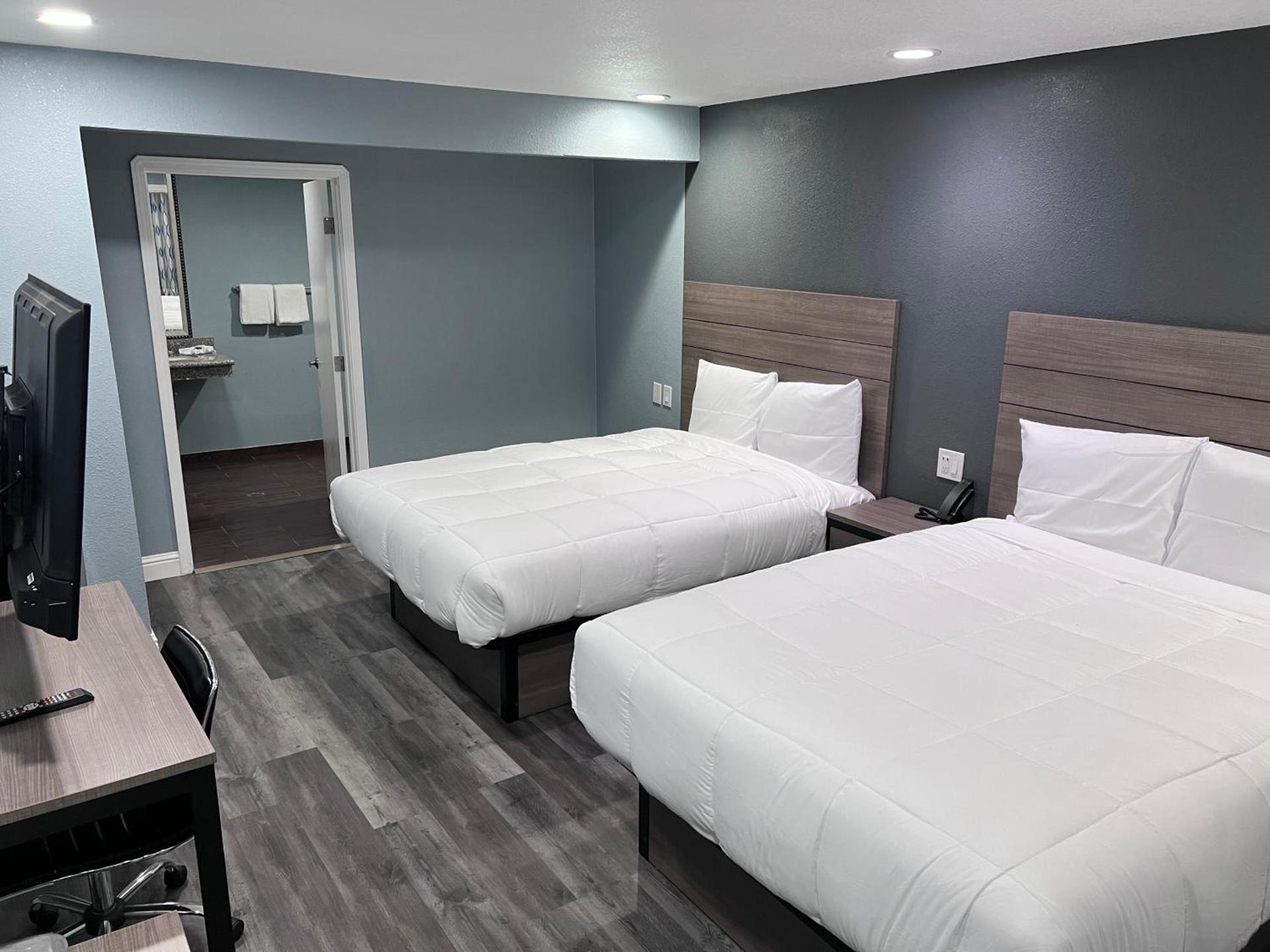 Surf City Inn & Suites photo 19