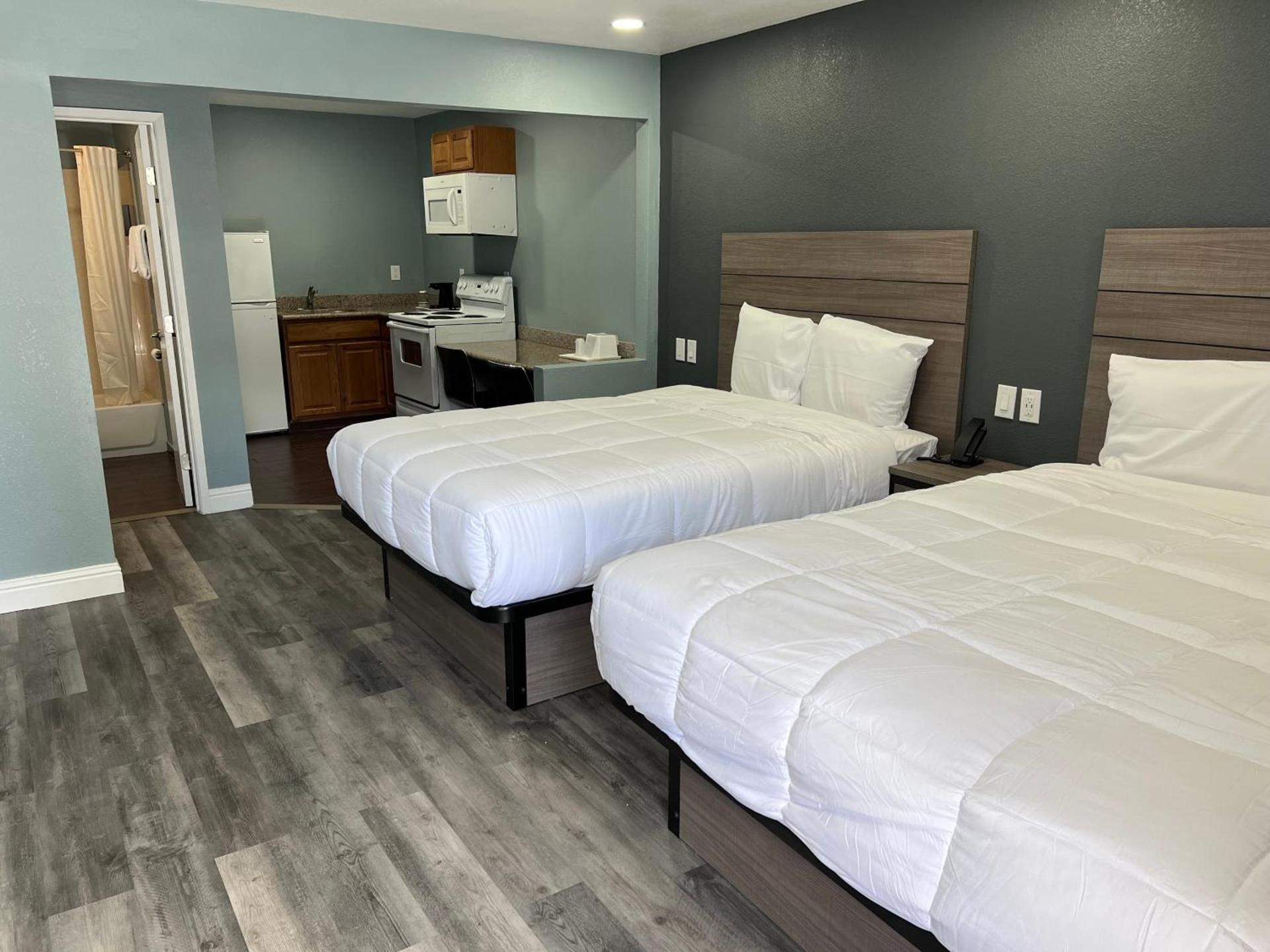 Surf City Inn & Suites photo 33