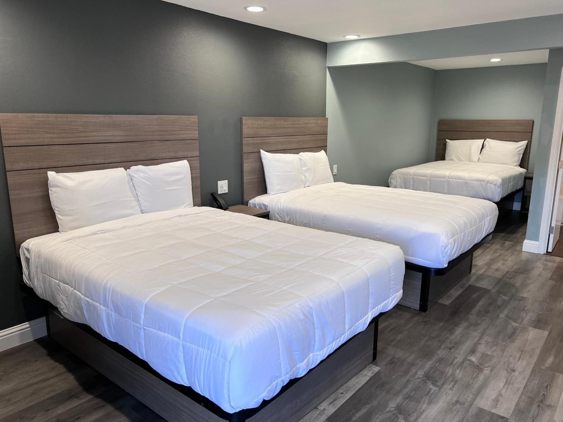 Surf City Inn & Suites photo 29