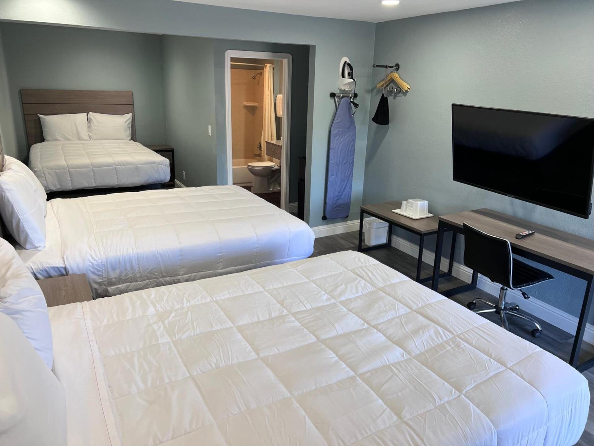 Surf City Inn & Suites photo 14