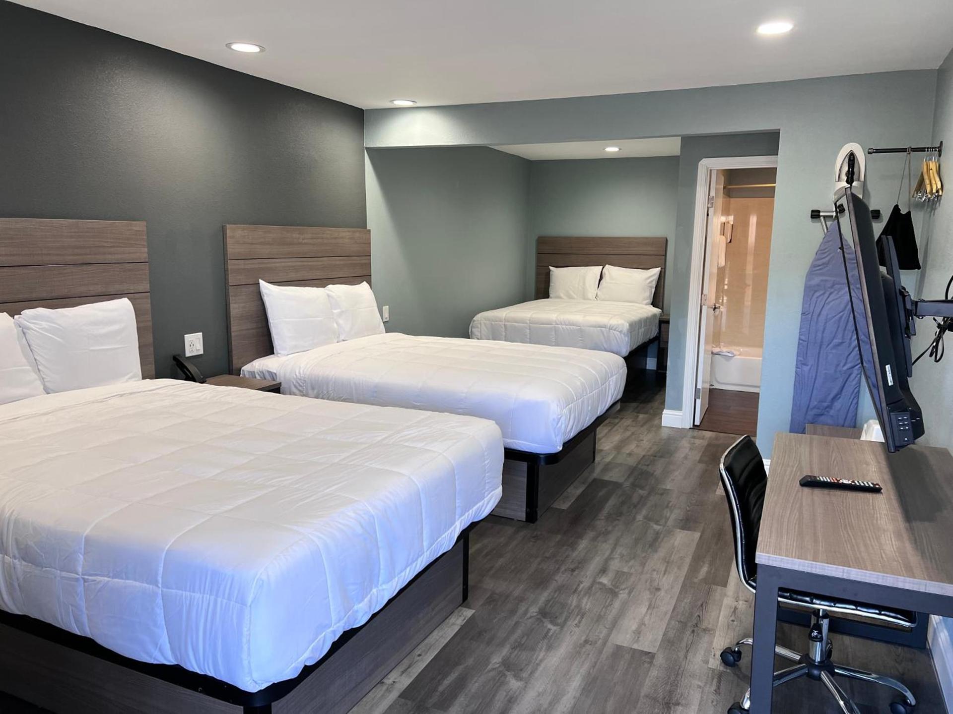 Surf City Inn & Suites photo 35