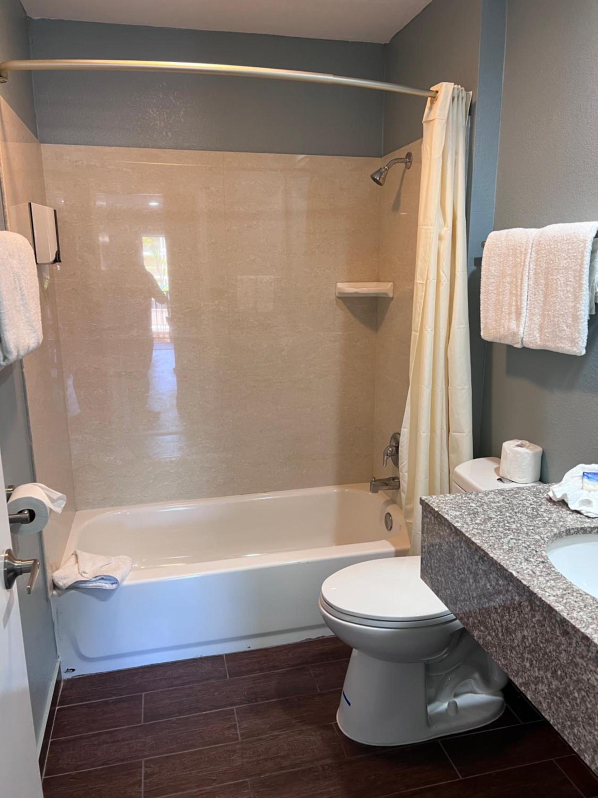 Surf City Inn & Suites photo 45