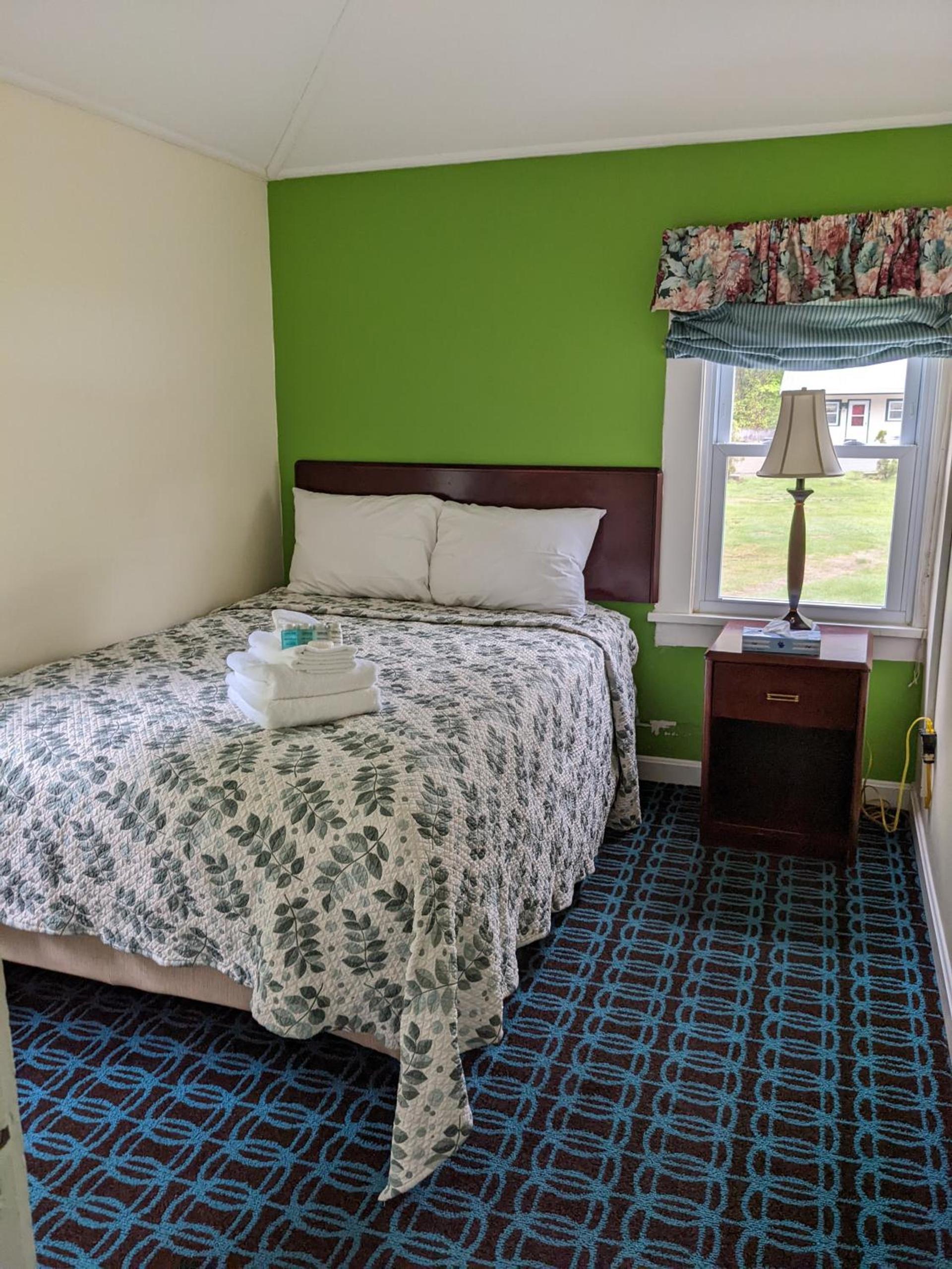 Perry's Motel and Cottages photo 14