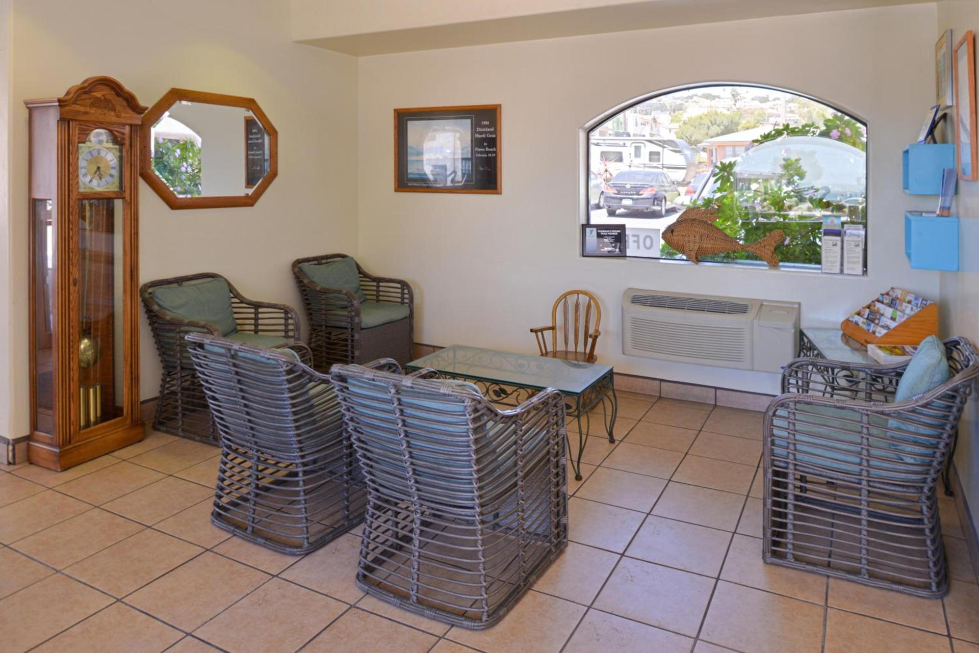 Edgewater Inn and Suites photo 17