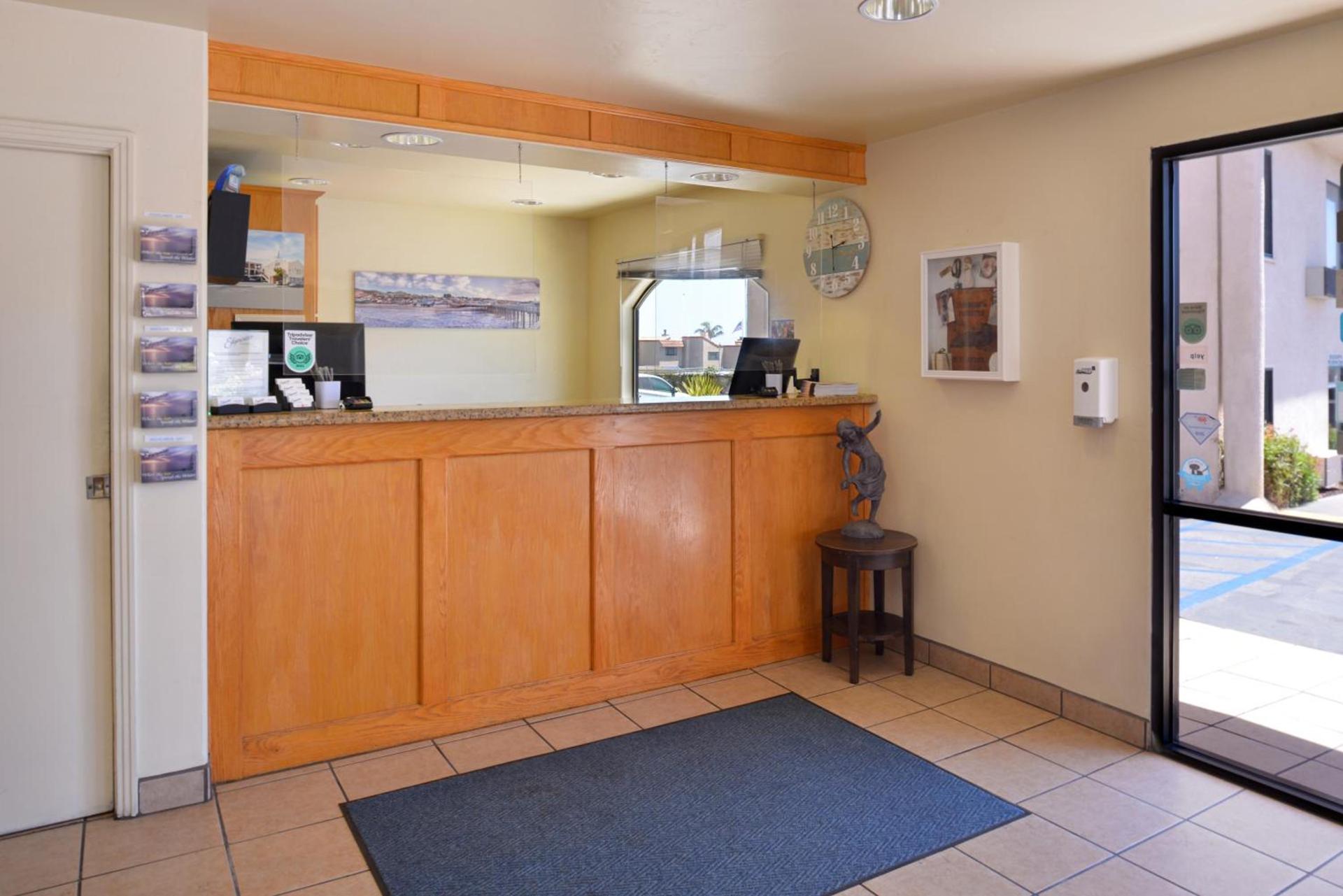 Edgewater Inn and Suites photo 16