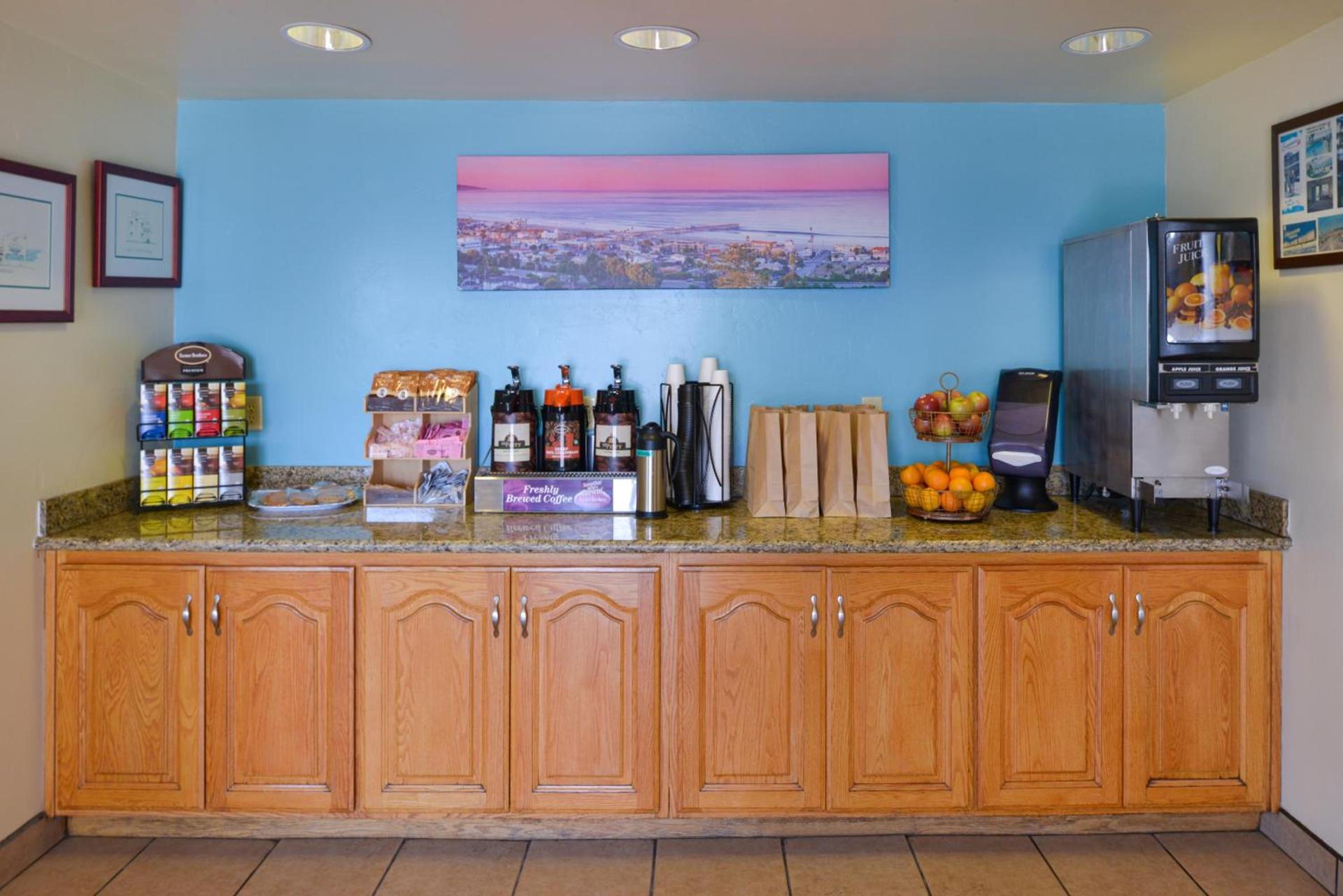 Edgewater Inn and Suites photo 15