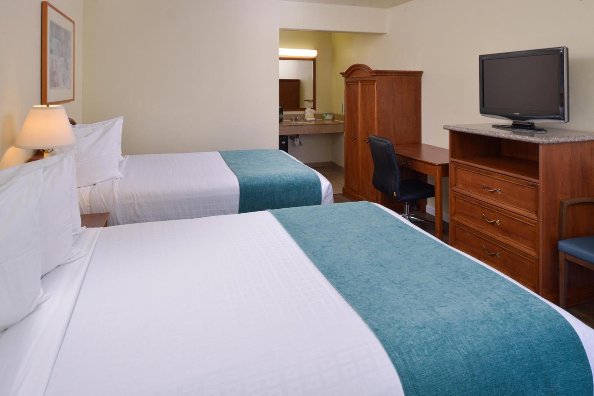 Edgewater Inn and Suites photo 25