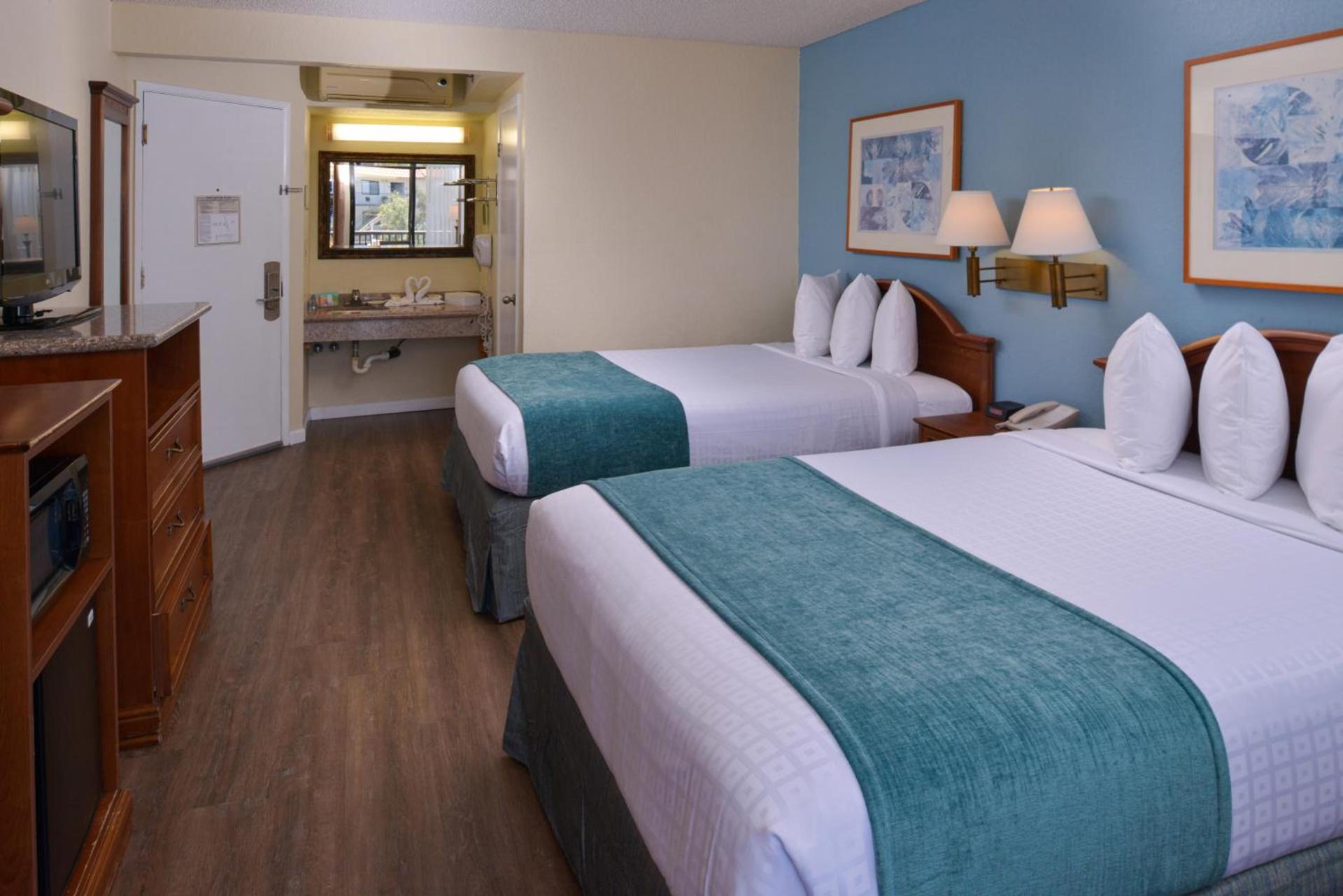 Edgewater Inn and Suites photo 26