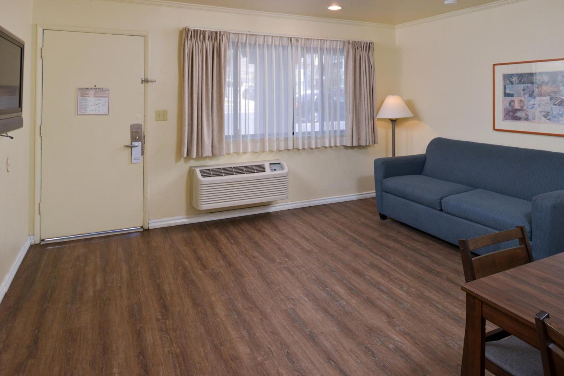 Edgewater Inn and Suites photo 27