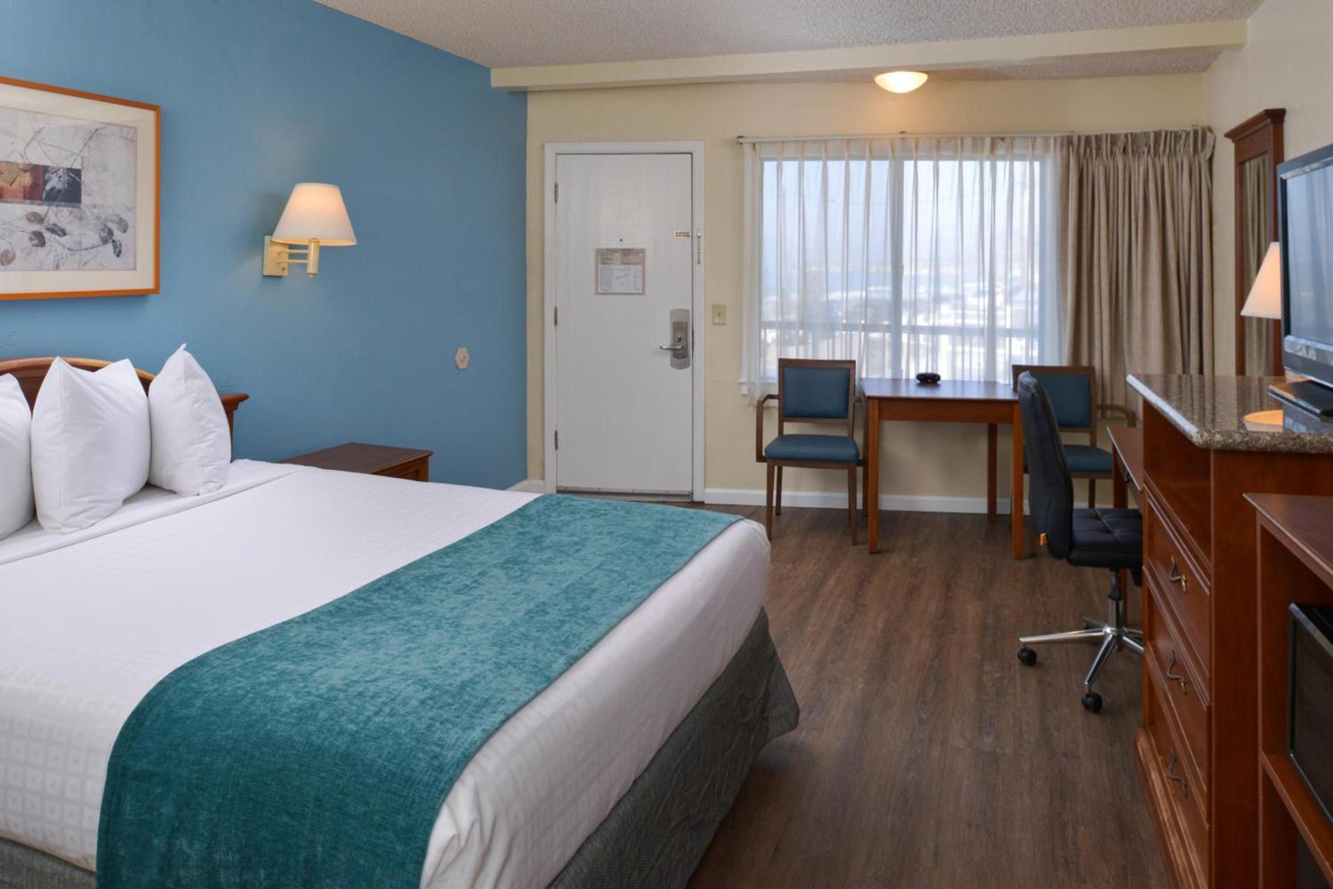 Edgewater Inn and Suites photo 30