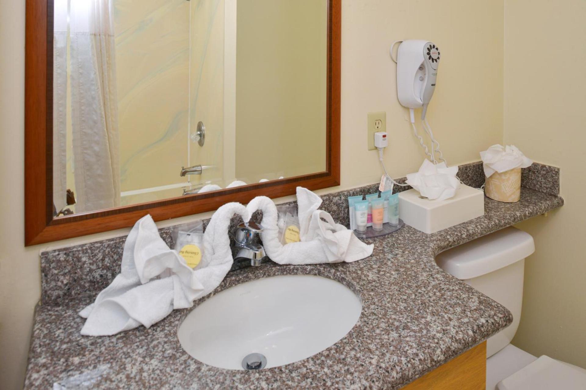 Edgewater Inn and Suites photo 35