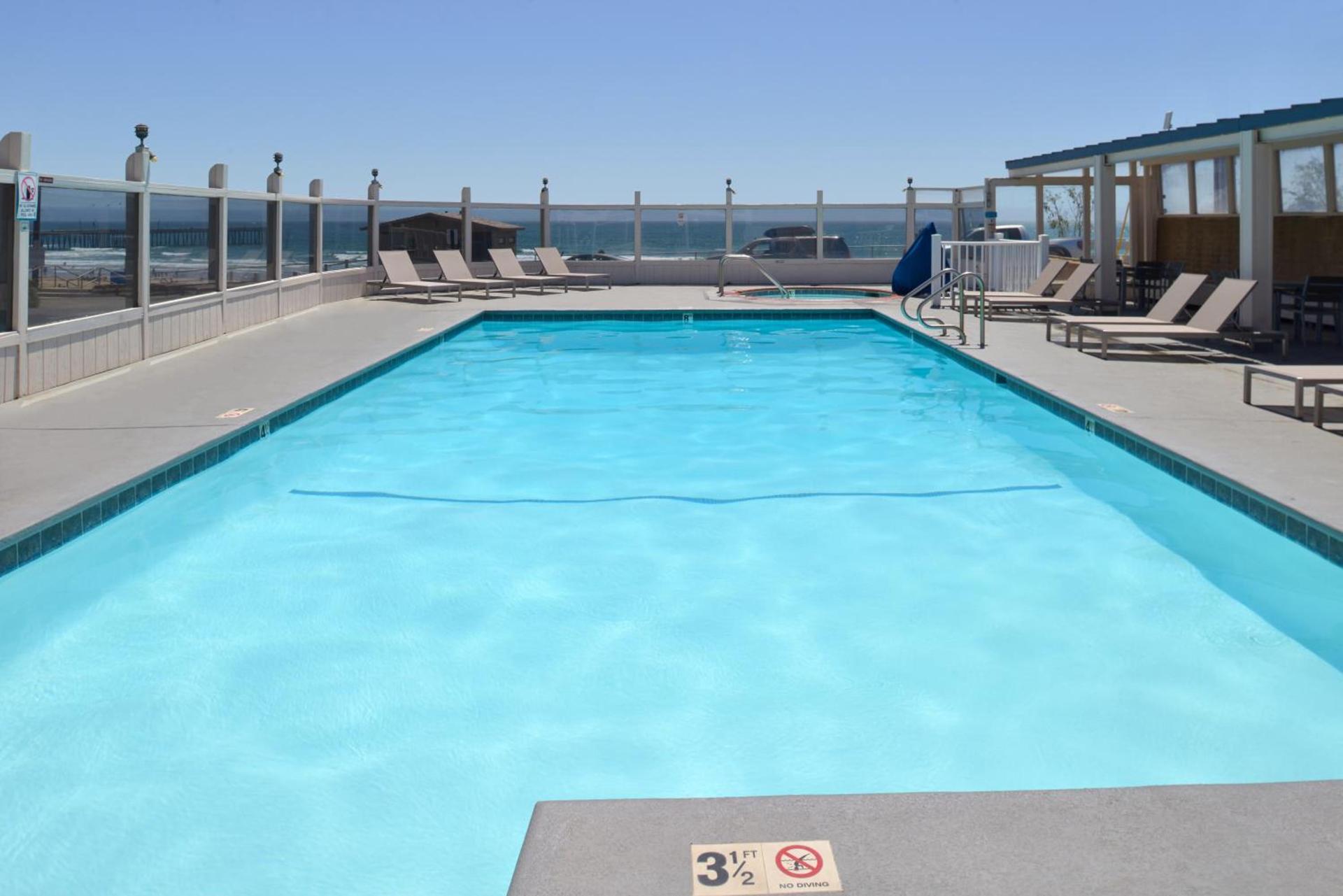Edgewater Inn and Suites photo 42