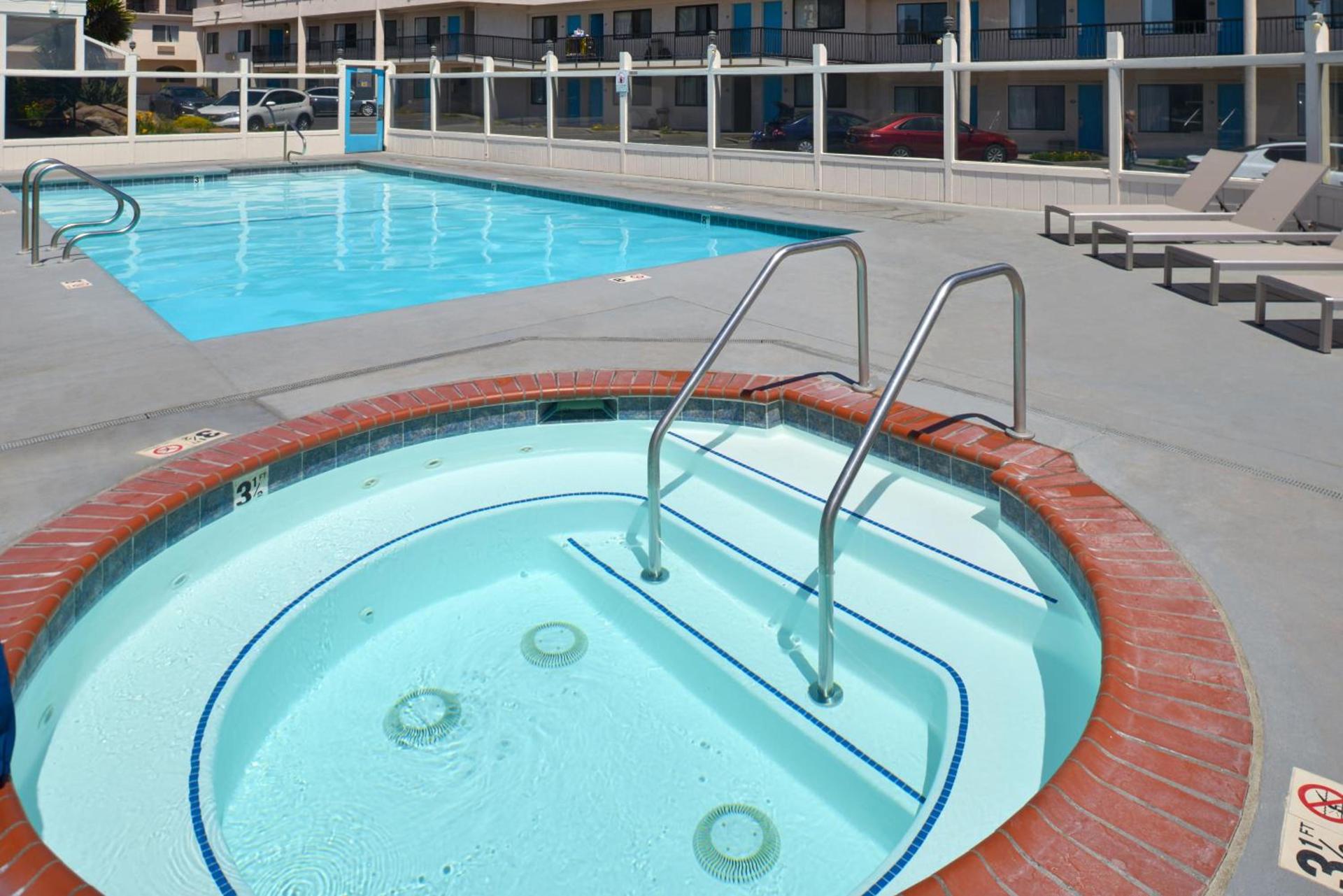 Edgewater Inn and Suites photo 41