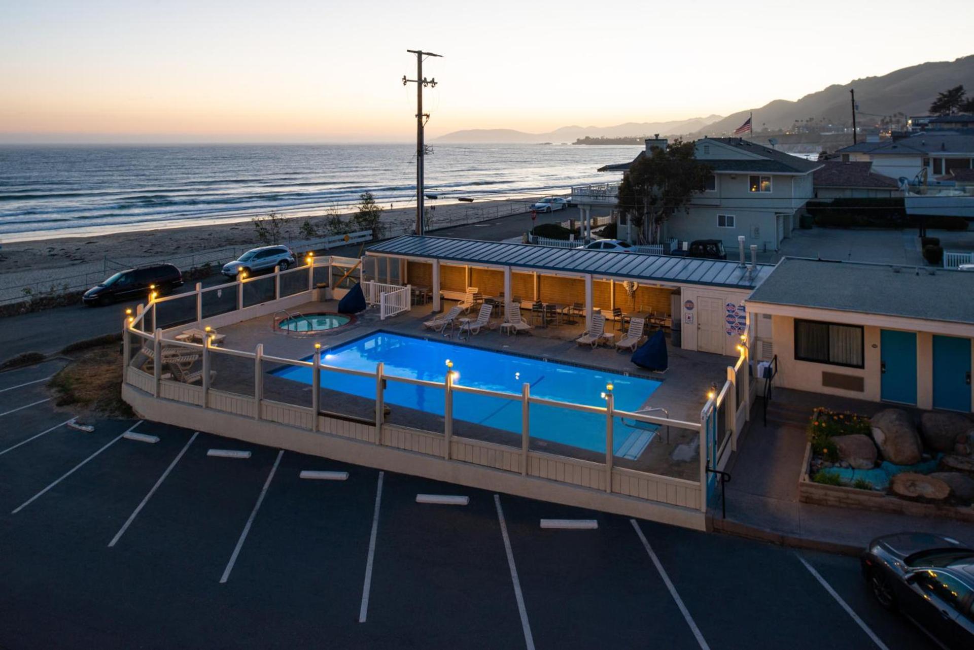 Edgewater Inn and Suites photo 40