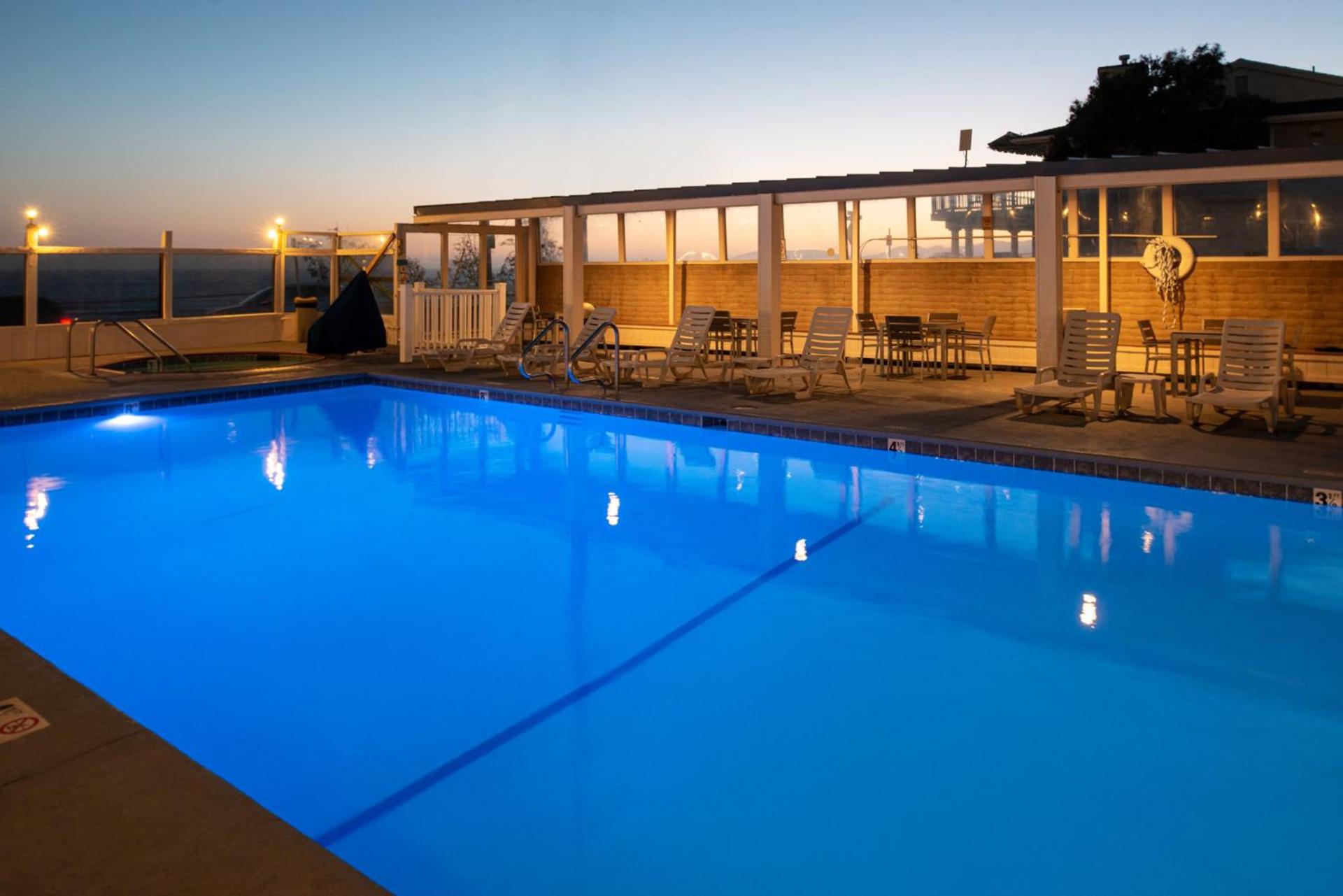 Edgewater Inn and Suites photo 37