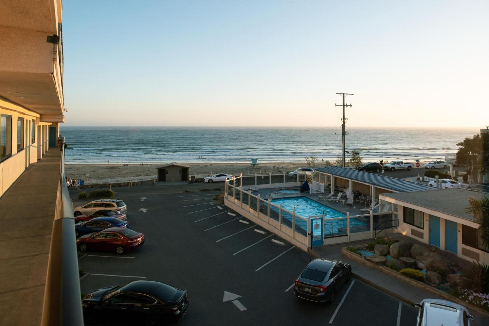 Edgewater Inn and Suites photo 48