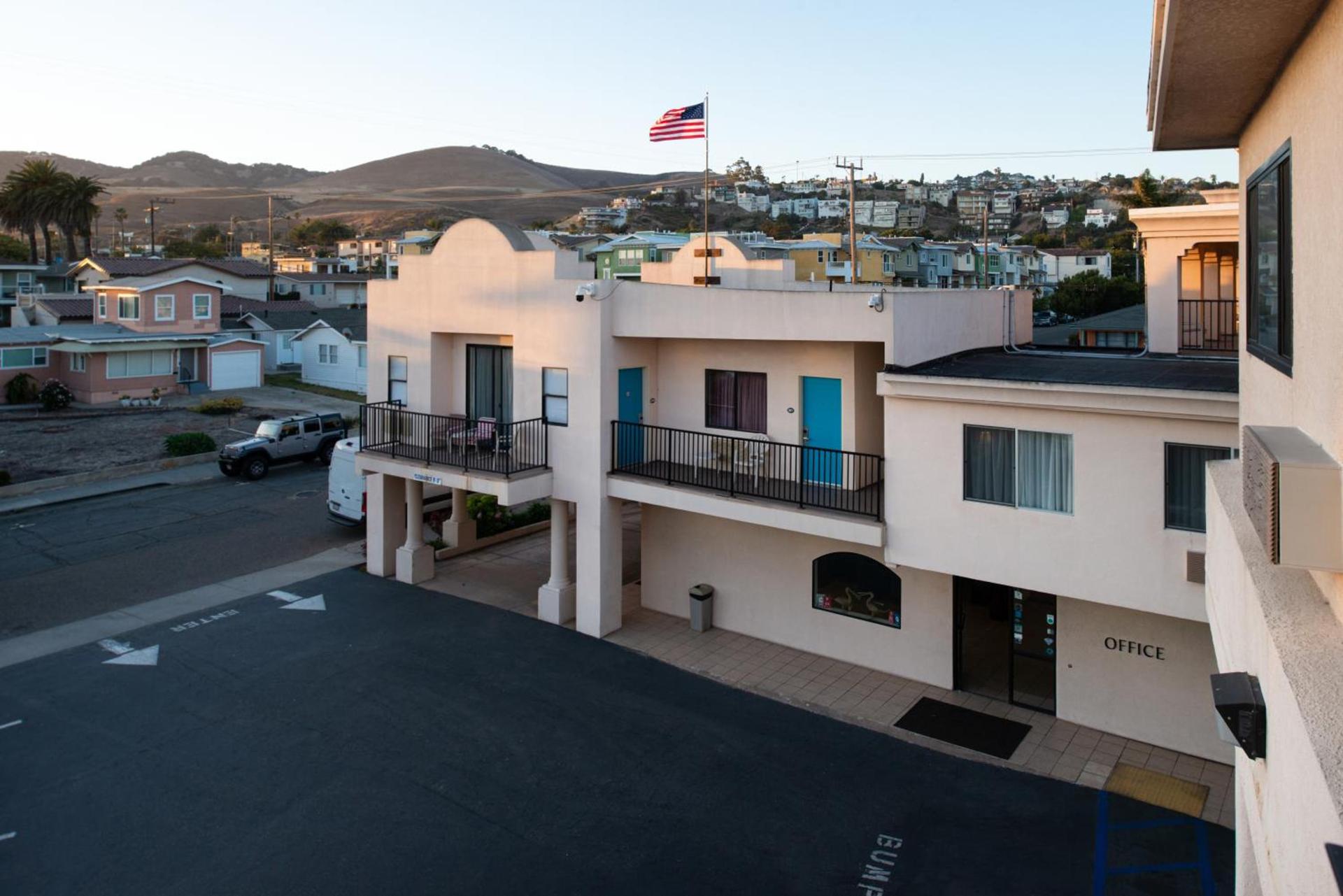 Edgewater Inn and Suites photo 47