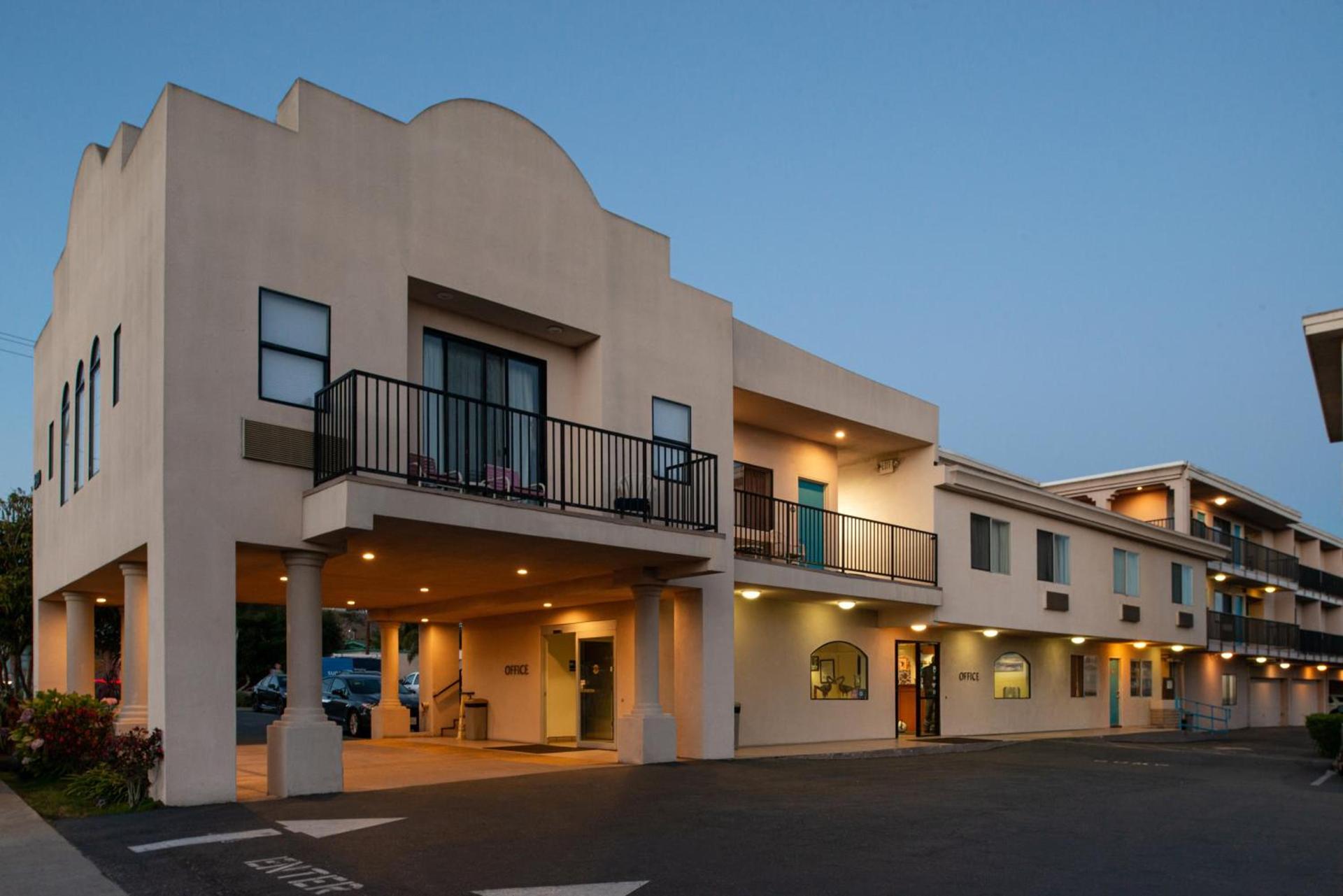 Edgewater Inn and Suites photo 44