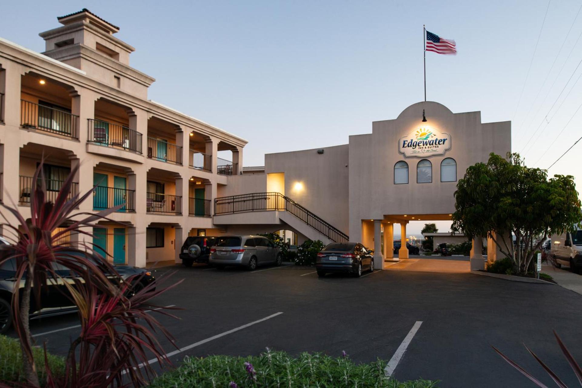 Edgewater Inn and Suites photo 53
