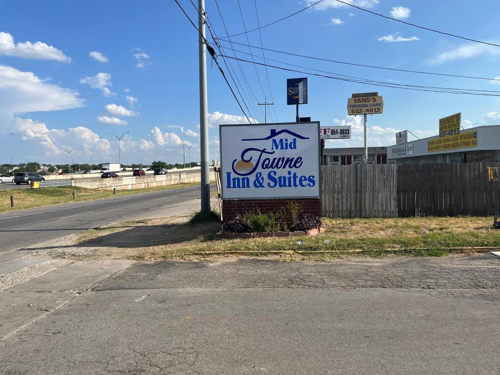 Mid Towne Inn & Suites photo 2