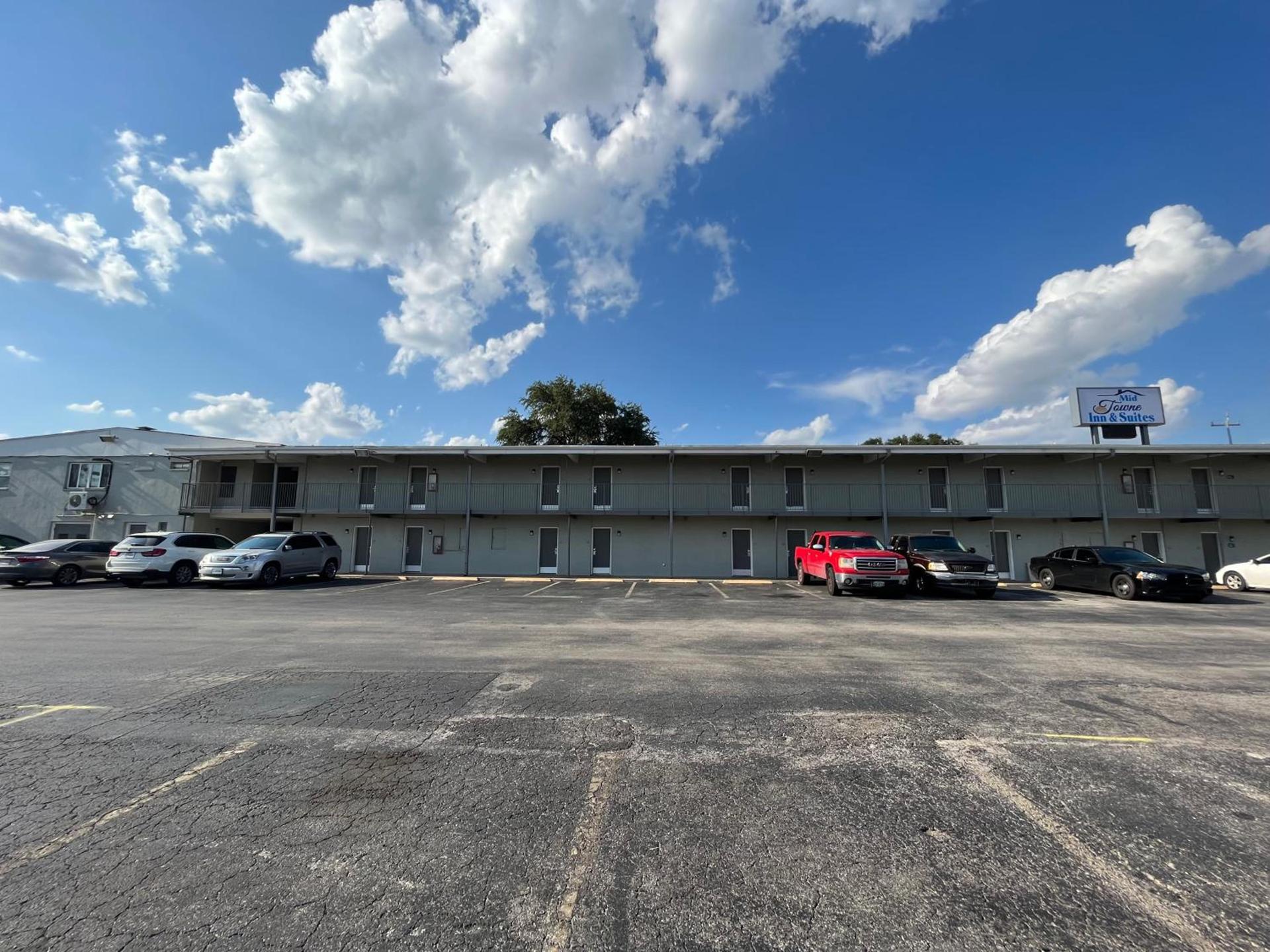 Mid Towne Inn & Suites photo 1