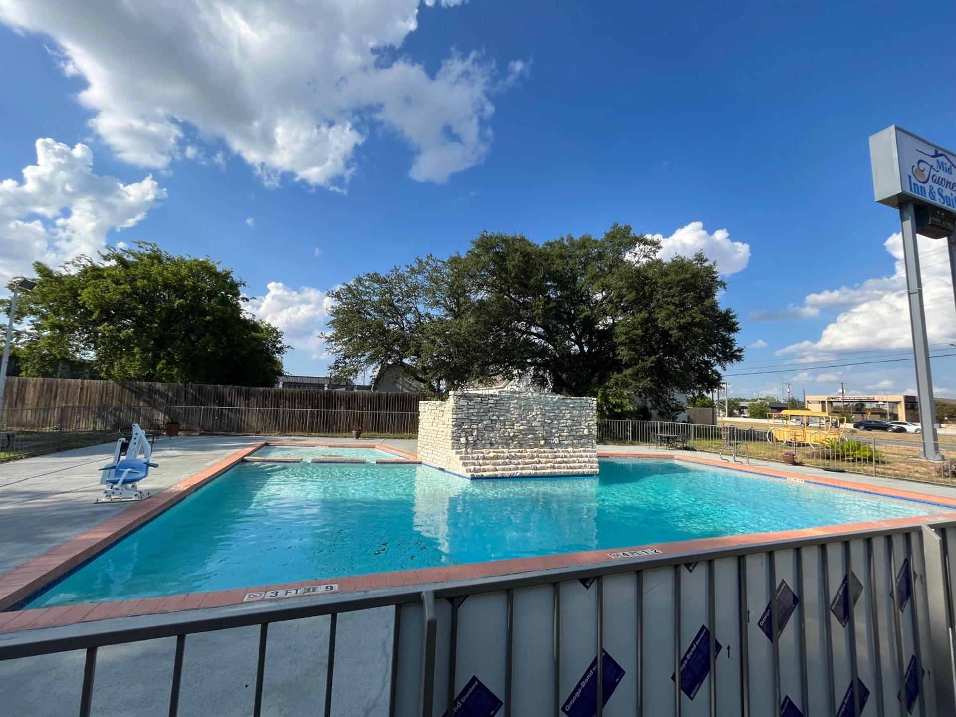Mid Towne Inn & Suites photo 6