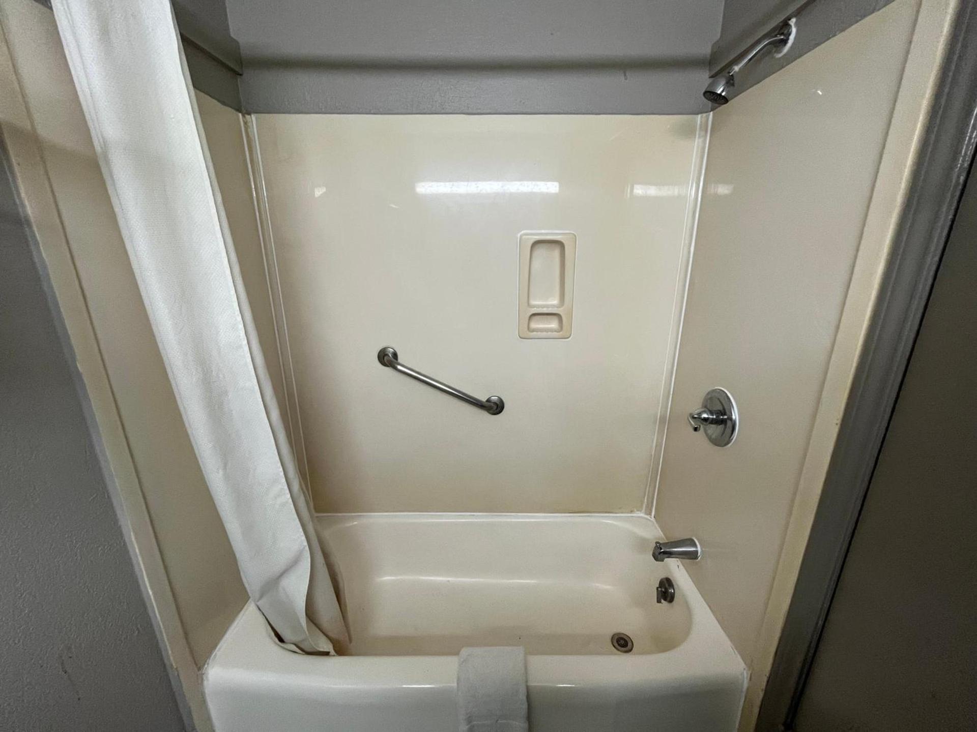 Mid Towne Inn & Suites photo 12