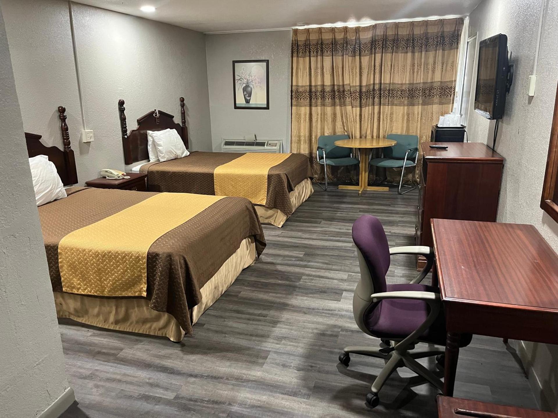 Mid Towne Inn & Suites photo 20