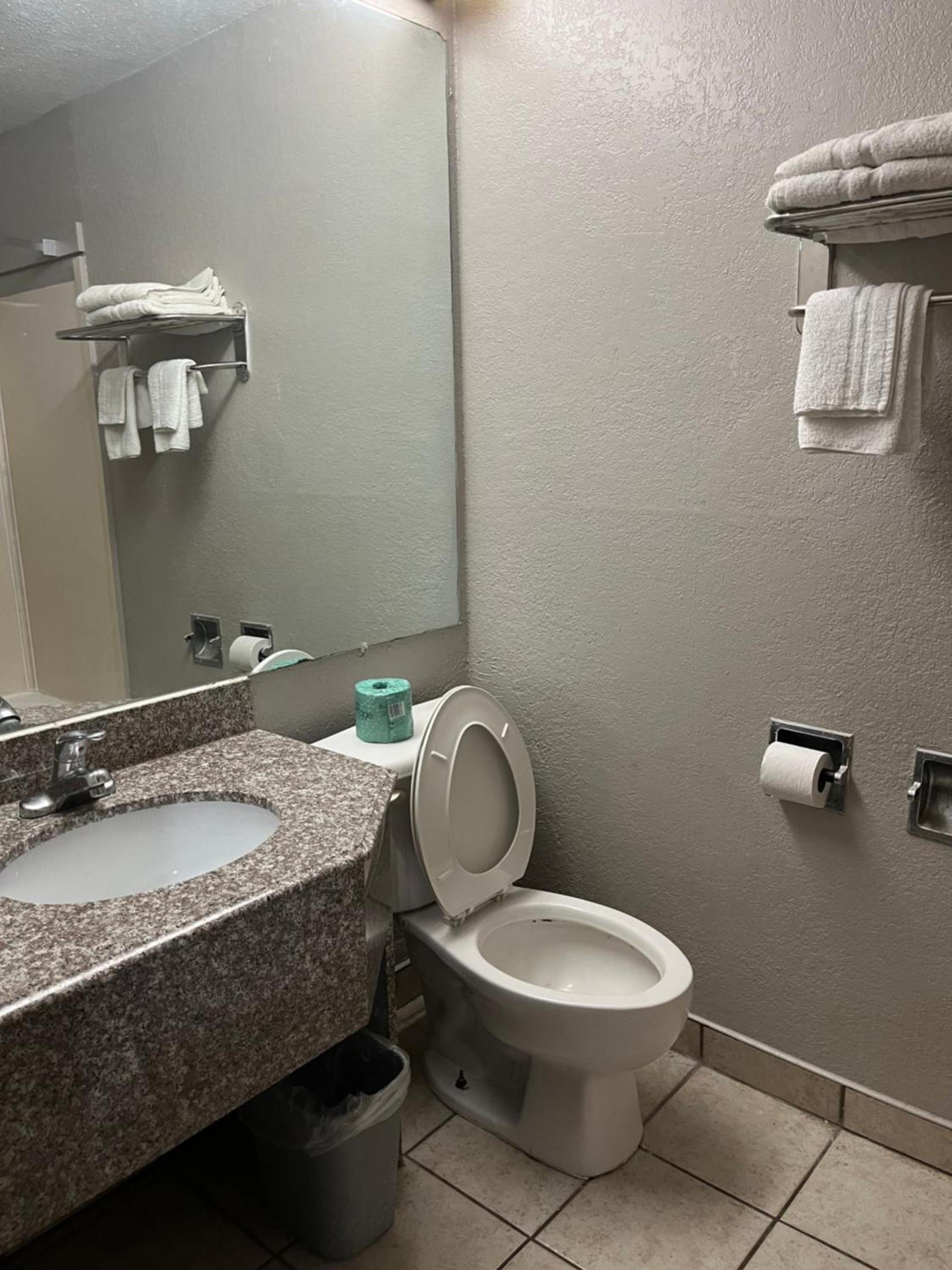 Mid Towne Inn & Suites photo 21