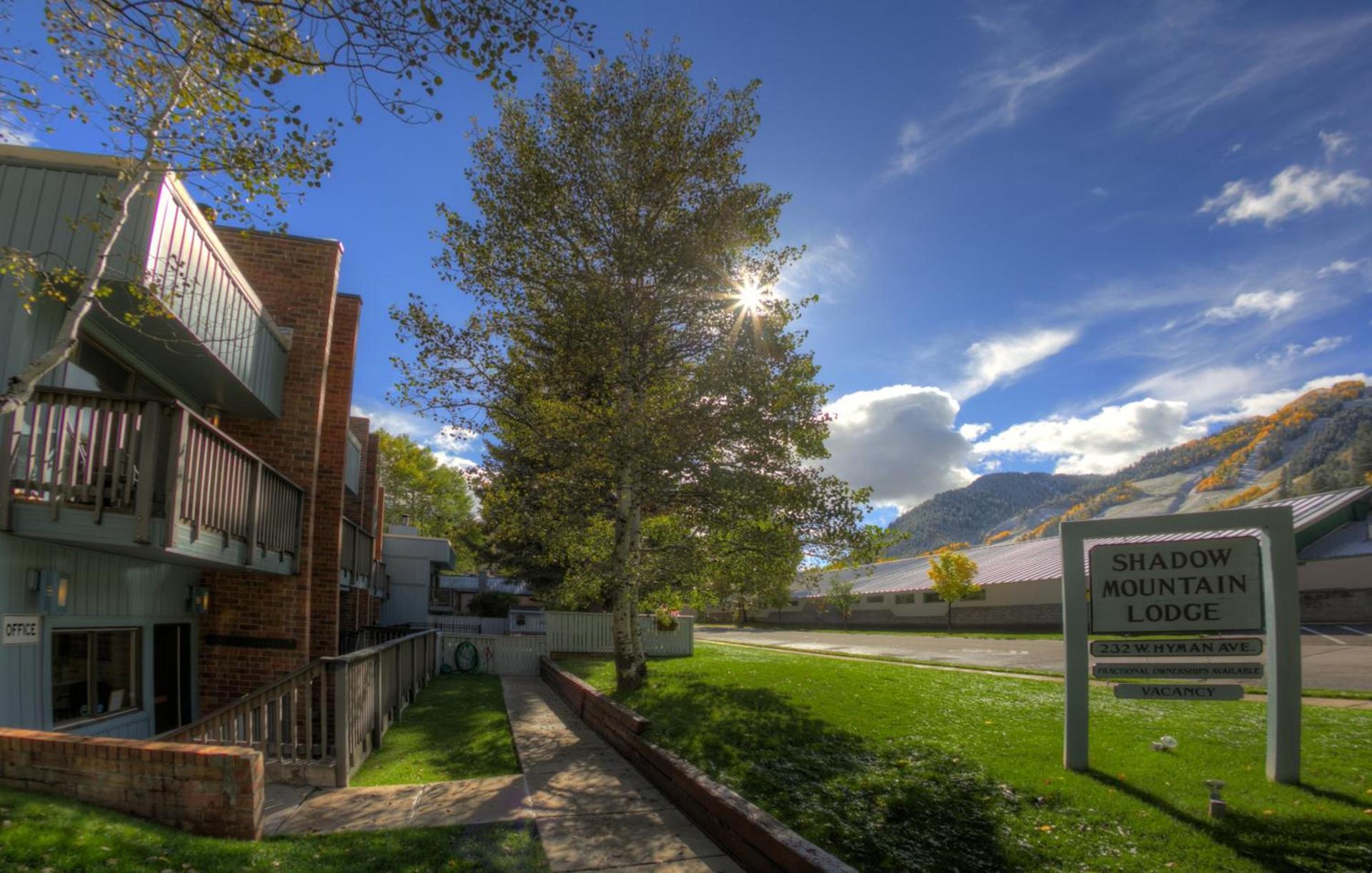 Shadow Mountain Lodge photo 1