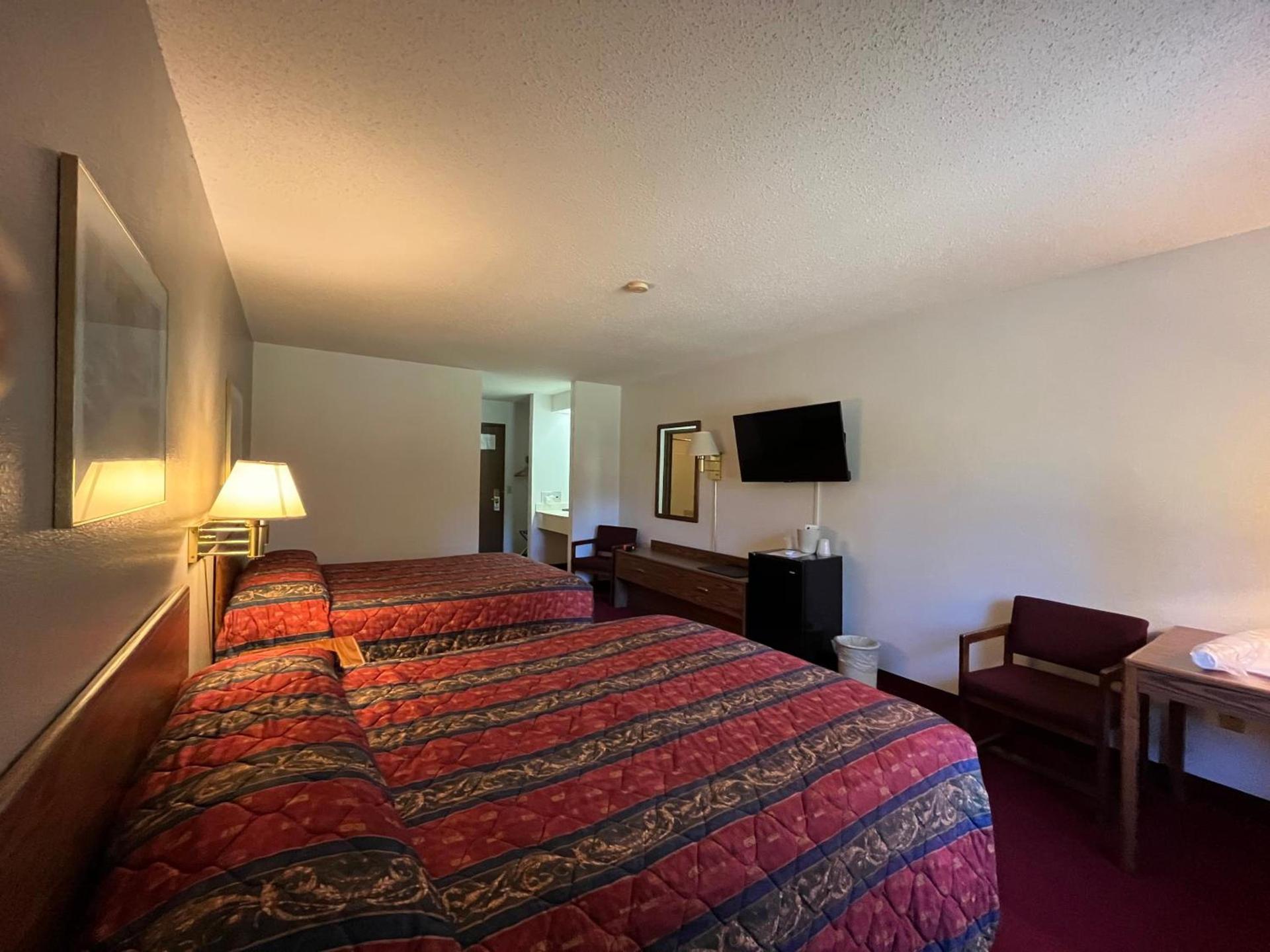 Boulder Bear Motor Lodge photo 31