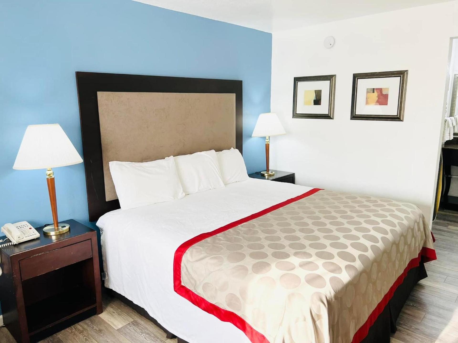 Super 8 by Wyndham Fort Scott photo 29