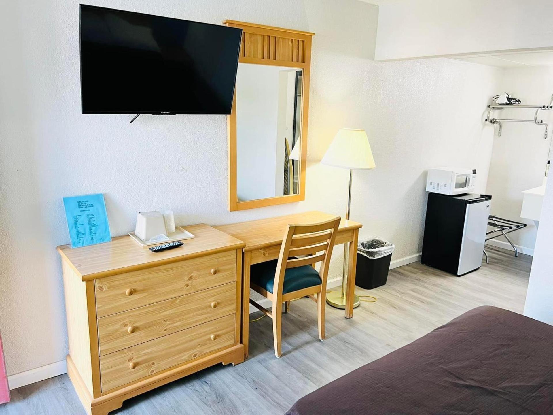 Super 8 by Wyndham Fort Scott photo 18