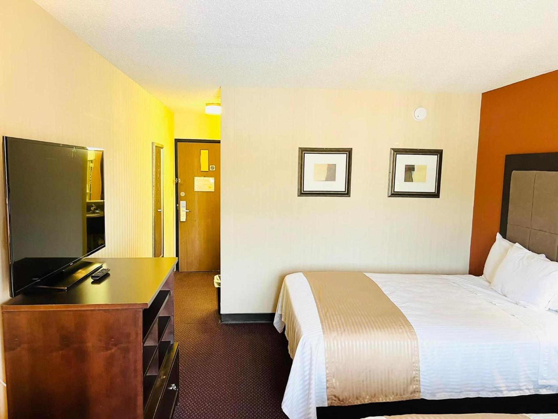 Super 8 by Wyndham Fort Scott photo 19