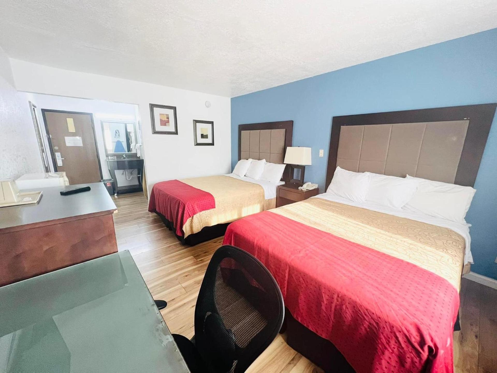 Super 8 by Wyndham Fort Scott photo 23