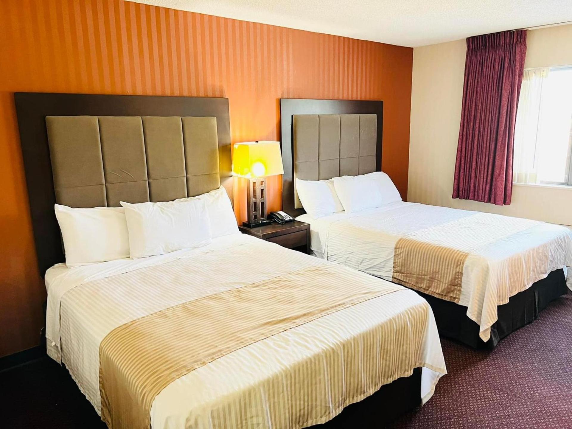 Super 8 by Wyndham Fort Scott photo 24