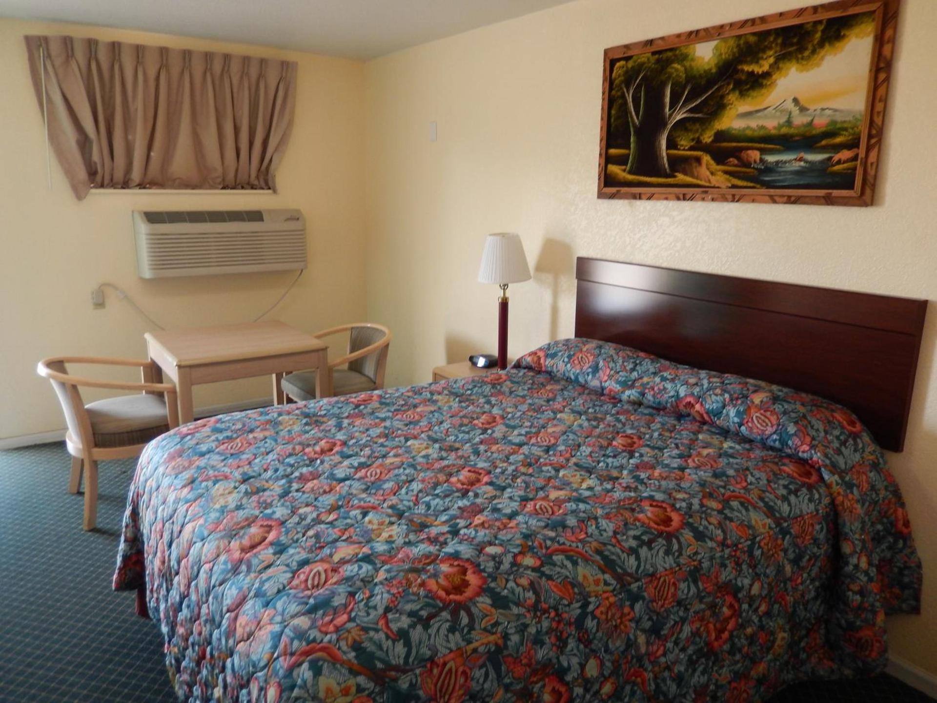Townsman Motel photo 14