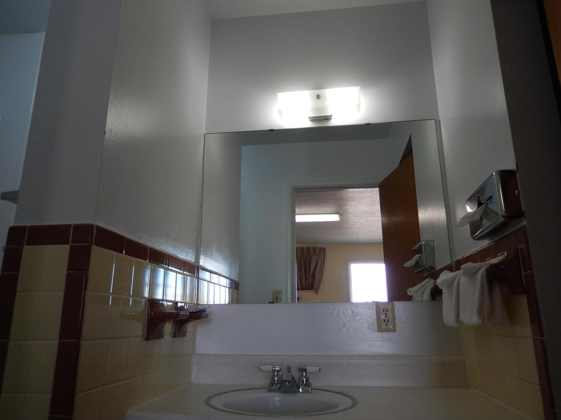 Townsman Motel photo 7
