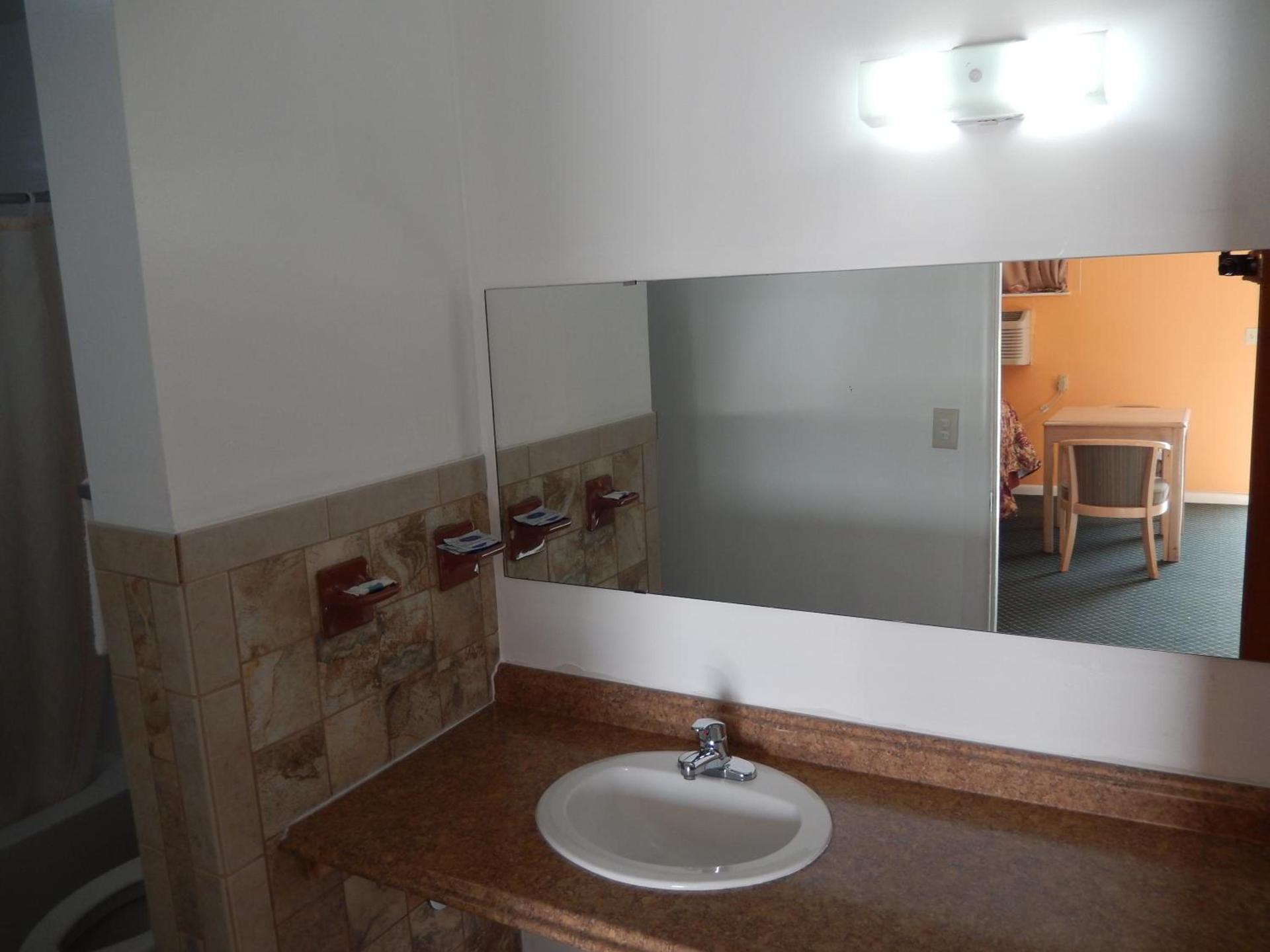 Townsman Motel photo 9
