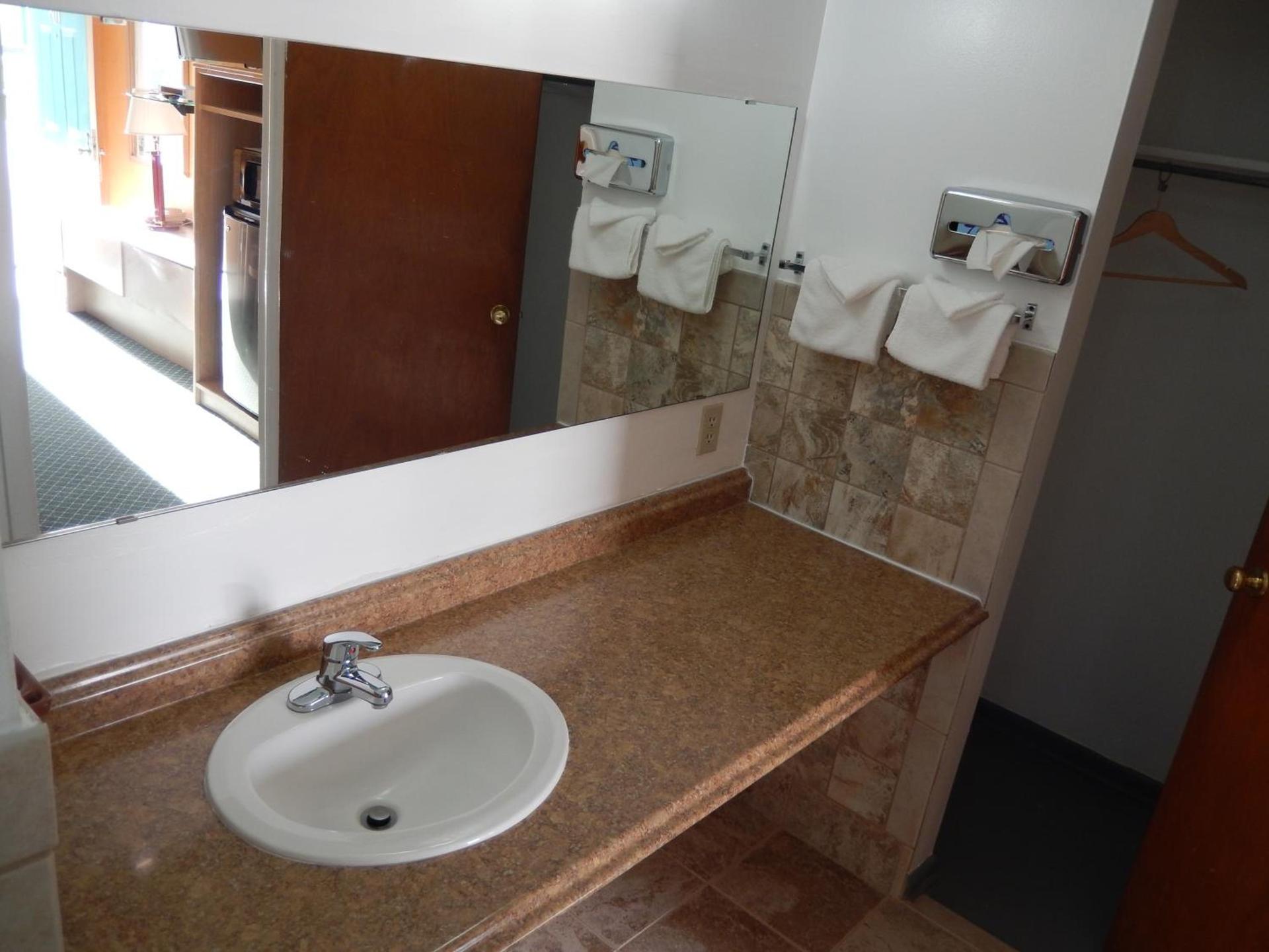 Townsman Motel photo 16