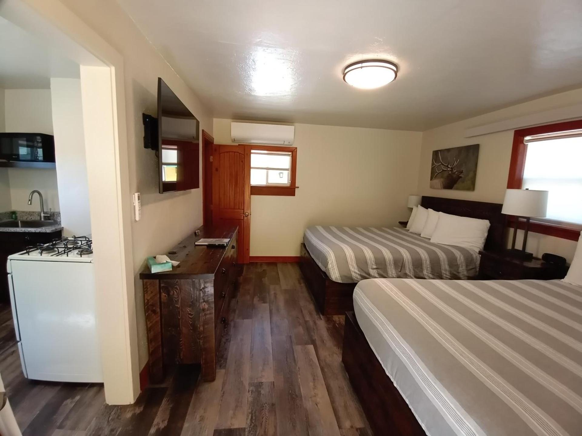 Yellowstone Riverside Cottages photo 74
