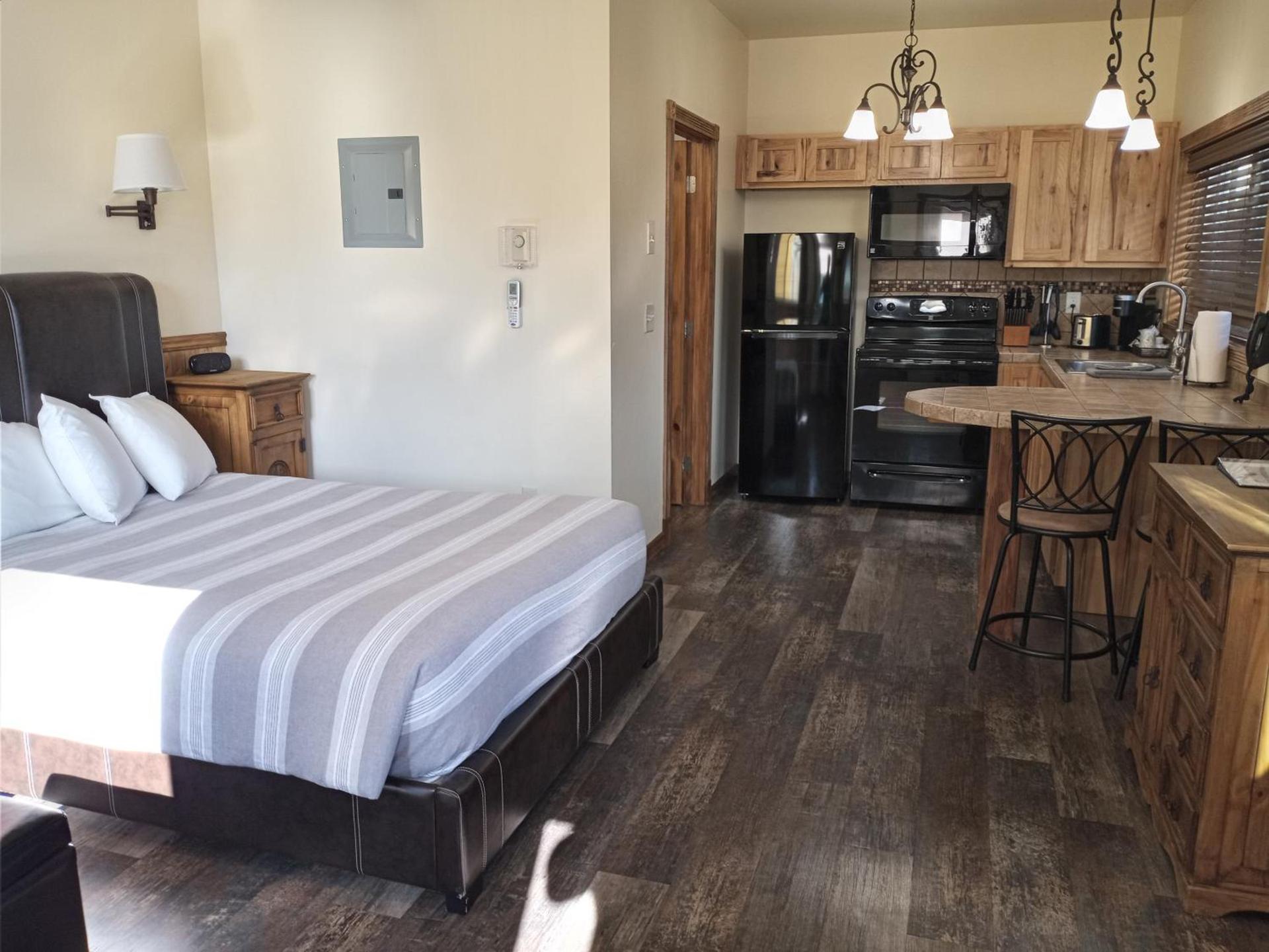 Yellowstone Riverside Cottages photo 80